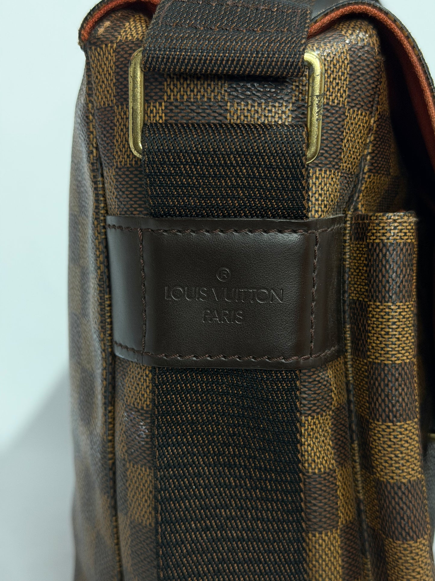 LOUIS VUITTON
Damier Ebene Broadway Messenger Bag