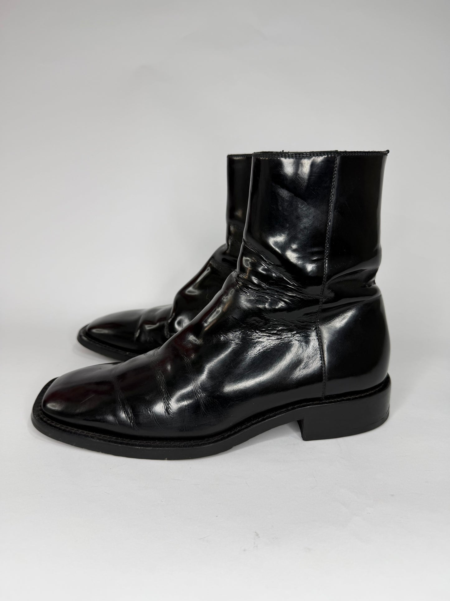 Balenciaga
Leather Boots
Men's Size: 39 EU / 6 UK/ 7 US