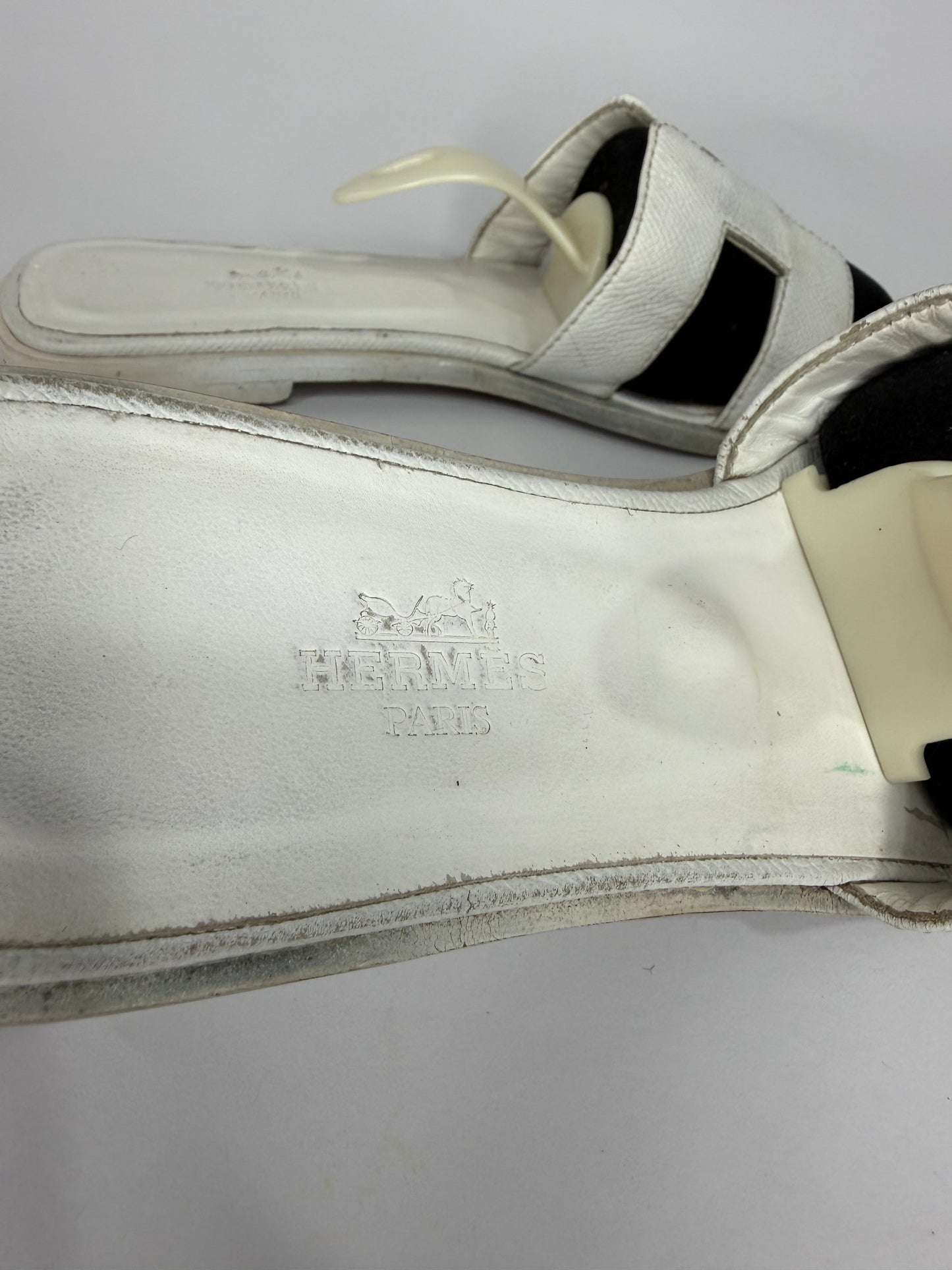 HERMES White Box Calfskin Oran Epson Sandals 39 EU/ 9 US / 6 UK