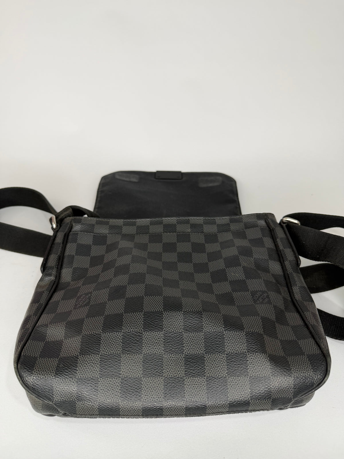 LOUIS VUITTON Damier Graphite District MM Messenger Bag