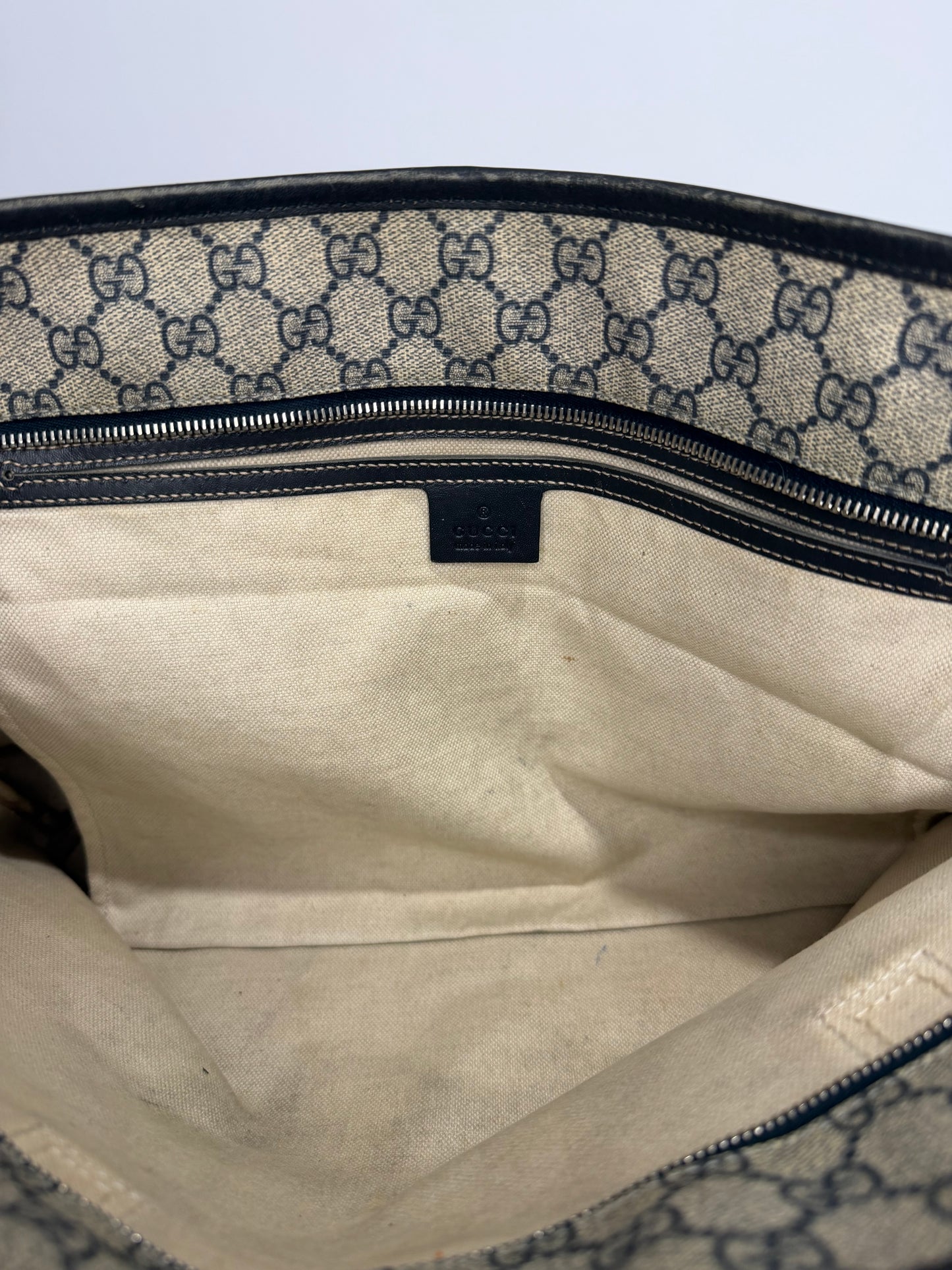 GUCCI GG Supreme Monogram Medium Zippered Shopping Tote in Navy