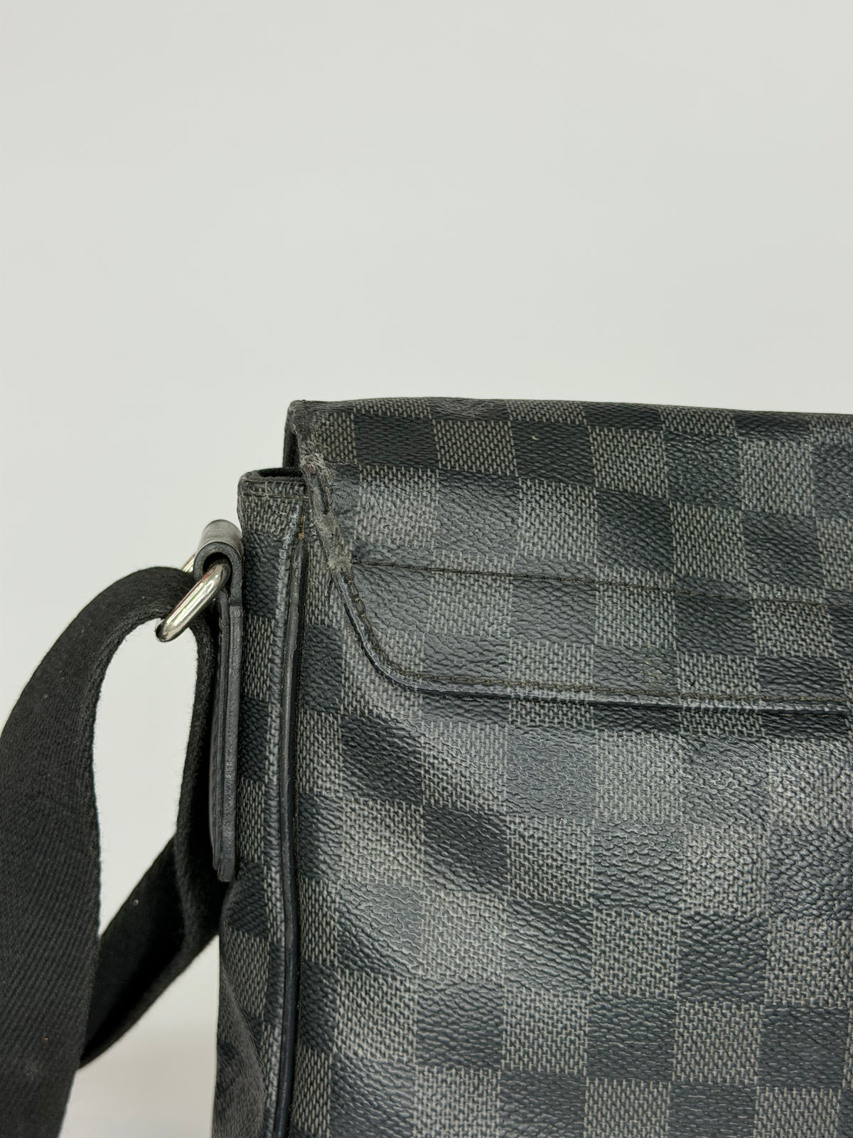 LOUIS VUITTON Damier Graphite District MM Messenger Bag