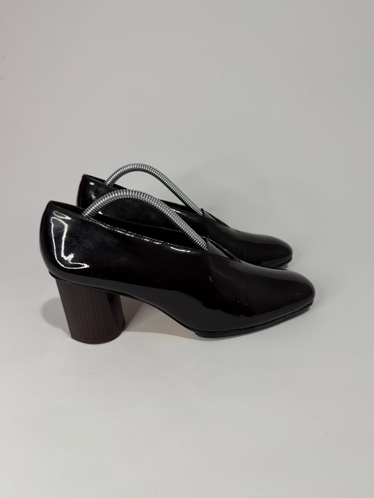 CELINE
Burgundy Leather V Neck Pumps Size