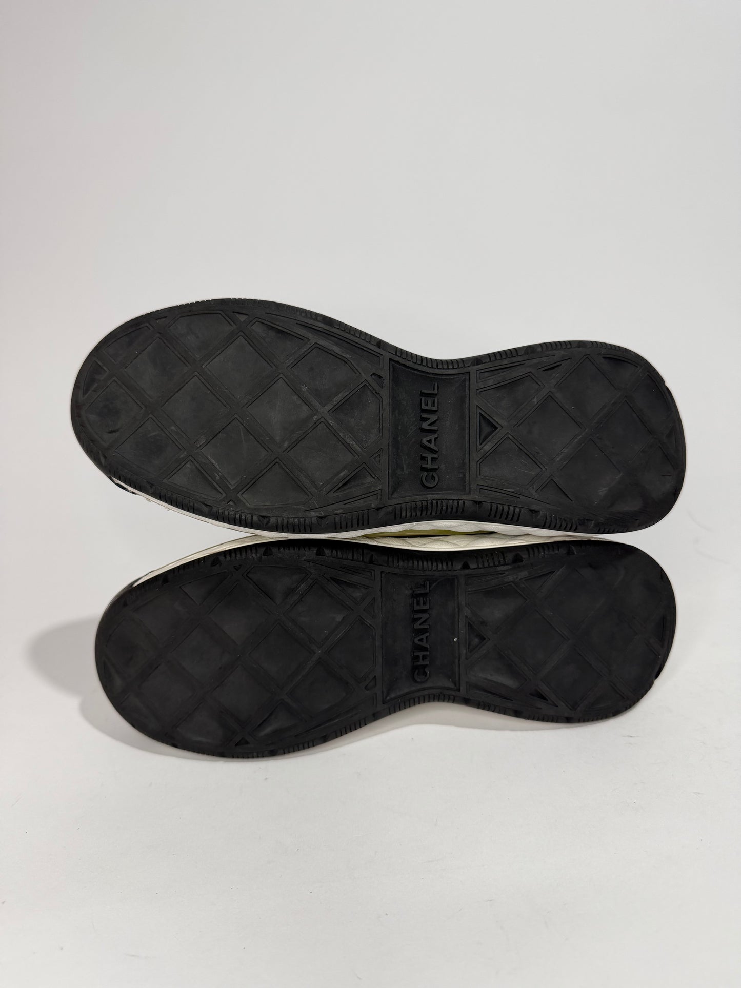 Chanel White/Black Fabric And Suede CC Low Top Sneakers Size 37 EU/7 US