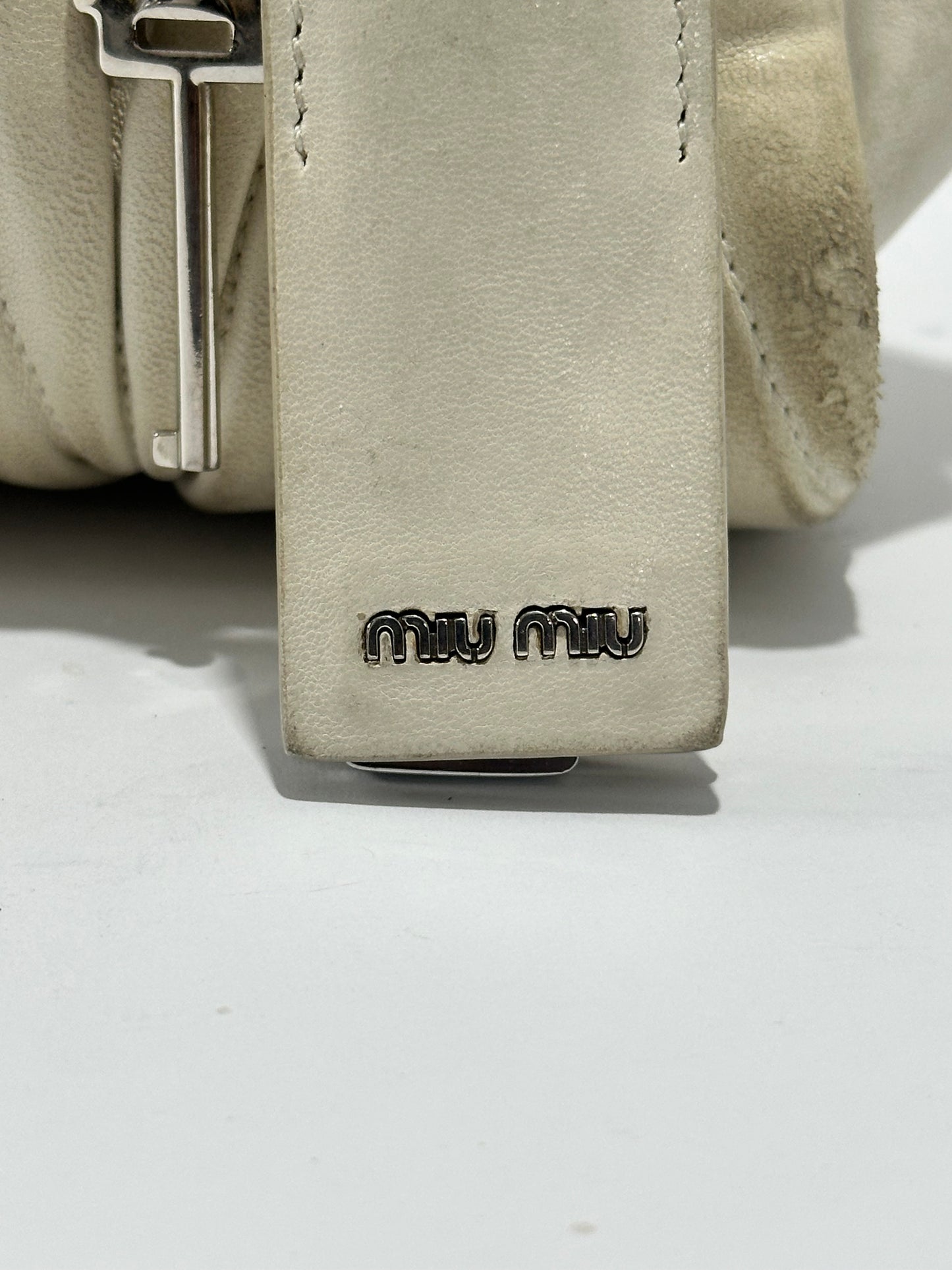 MIU MIU 
Nappa Matelasse Lux Mini Crossbody Tote Bianco