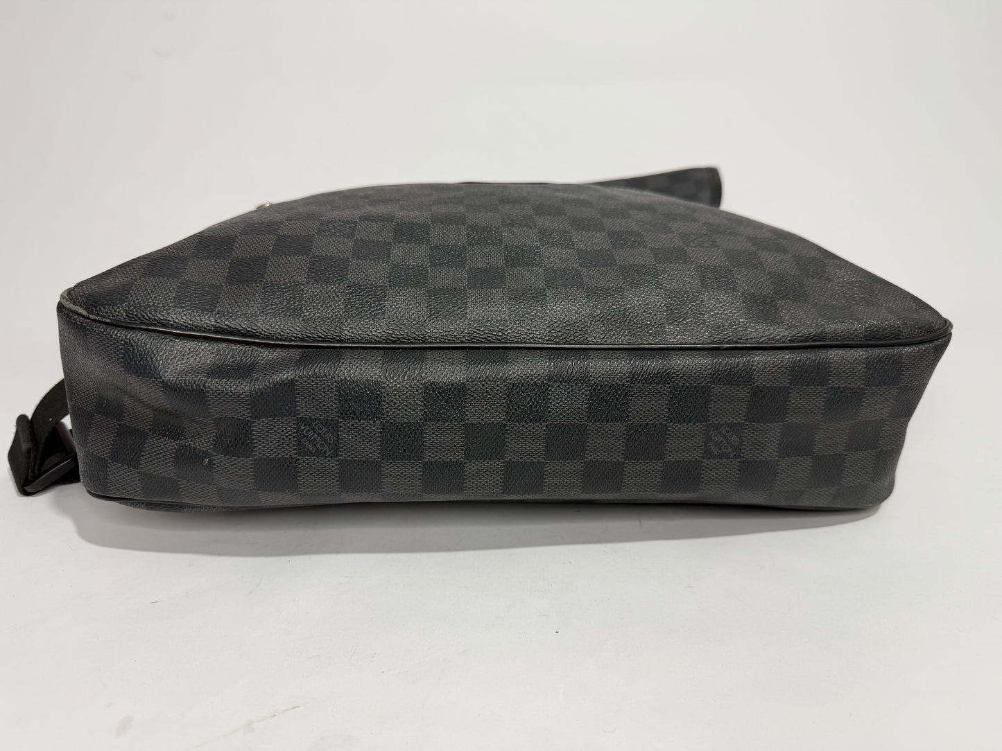 Louis Vuitton Damier Graphite Canvas Daniel MM Messenger Bag