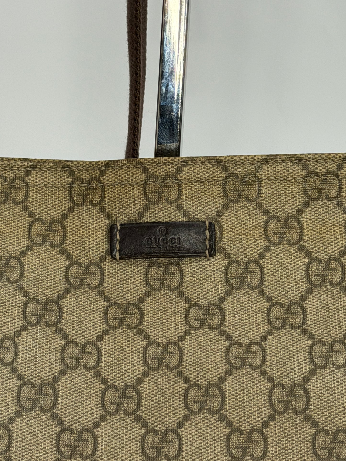 Gucci
GG Supreme Messenger Bag