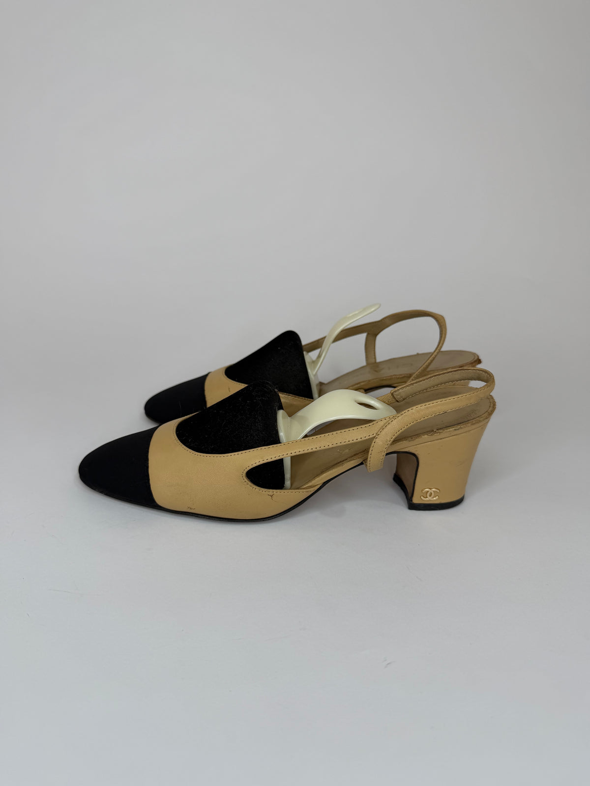 Chanel Beige Leather and Black Fabric Cap Toe Slingback Sandals Size 37EU/7 US