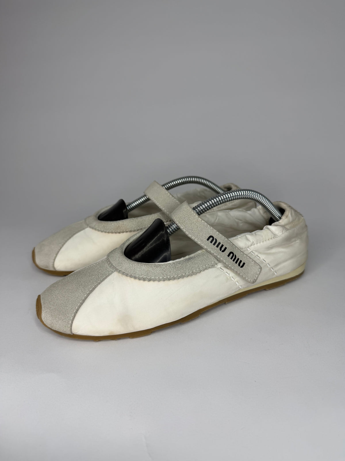 Miu Miu
Suede Ballet Flats
Women's Size 37 EU/ 7 US / 4 UK