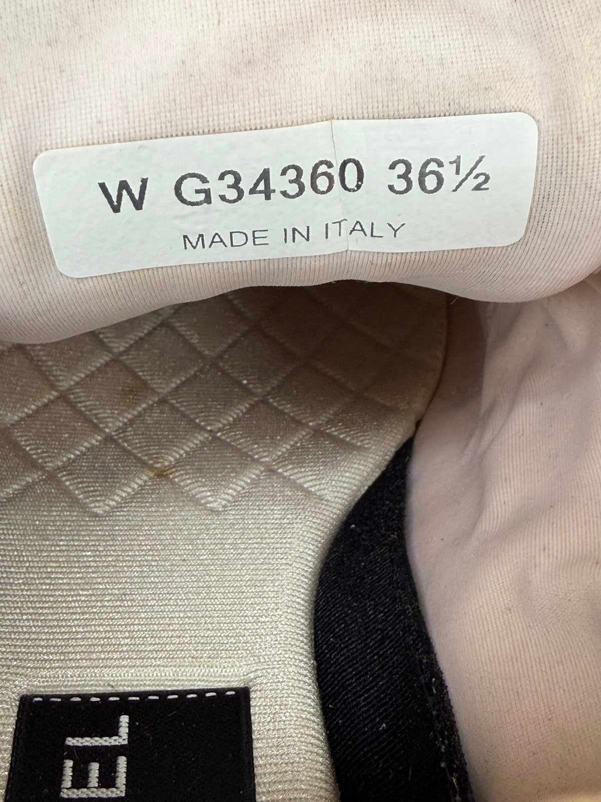 Chanel
Interlocking CC Logo Suede Sneakers
Women's Size 36.5 EU/ 6.5 US/ 3.5 UK