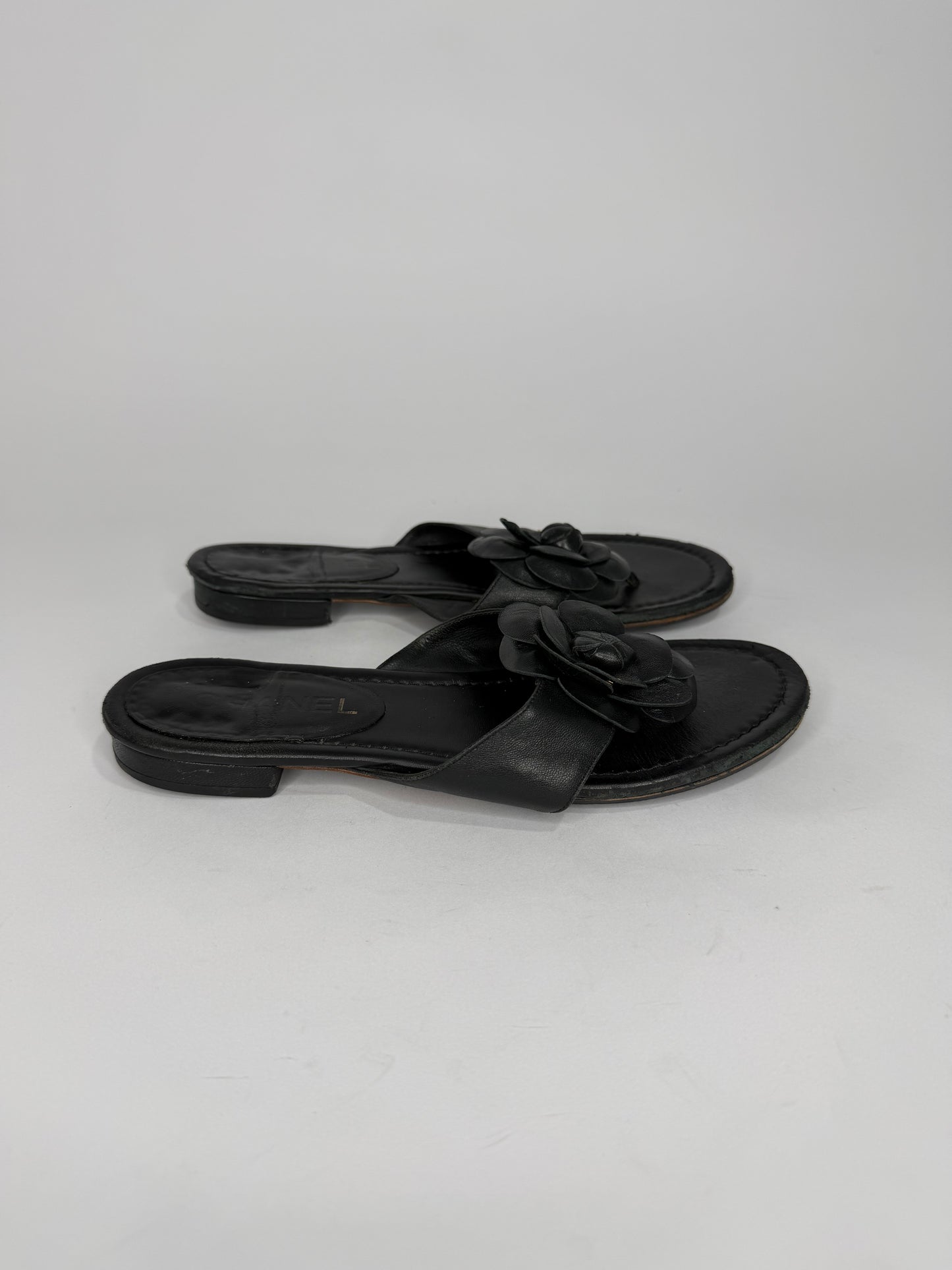 Chanel Black Leather CC Camellia Thong Flat Sandals Size 37