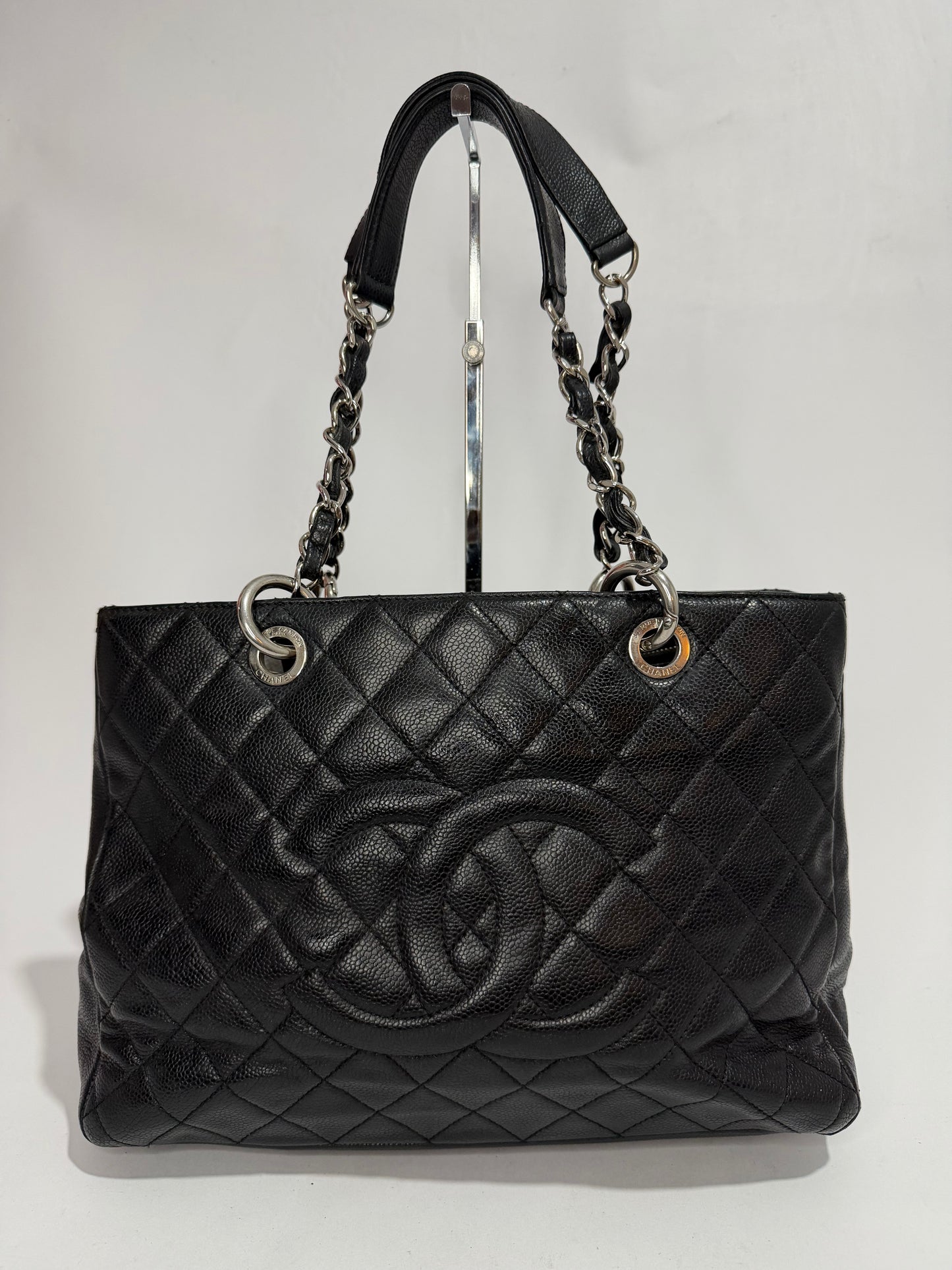 CHANEL
Caviar Quilted Grand Shopping Tote GST Black