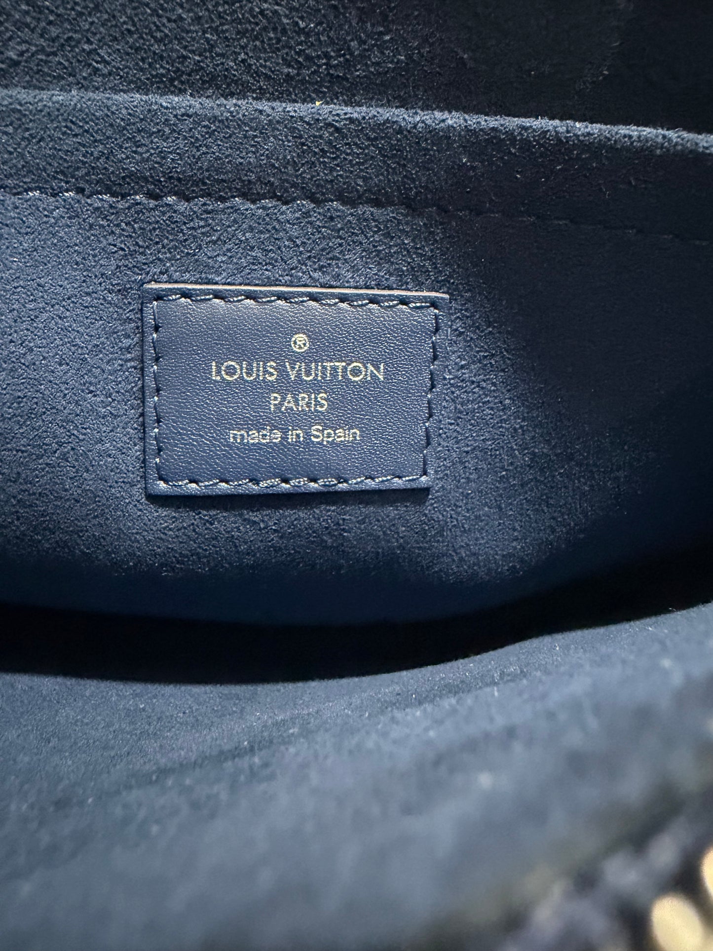 Louis Vuitton
Epi Leather Neverfull Pouch Navy