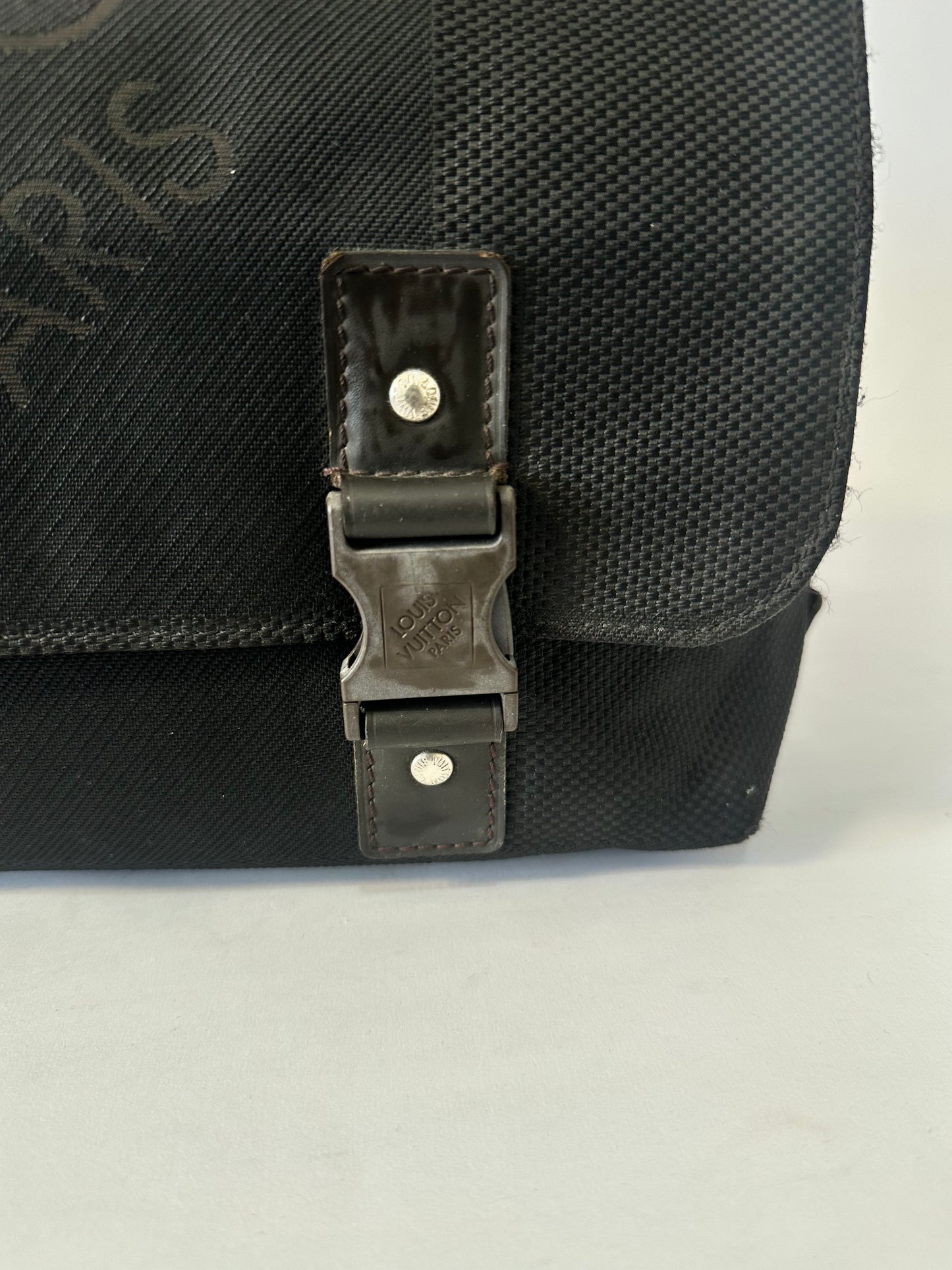 LOUIS VUITTON
Black Damier Geant Canvas Loup Messenger Bag