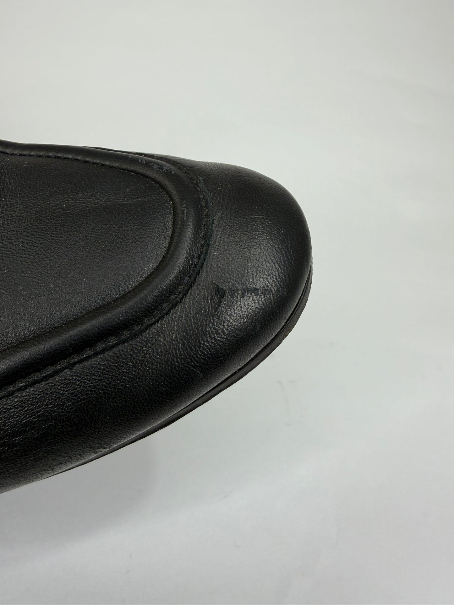CHANEL
Lambskin Womens Stitched CC Loafers Black Size 39 EU/ 9 US / 6 UK