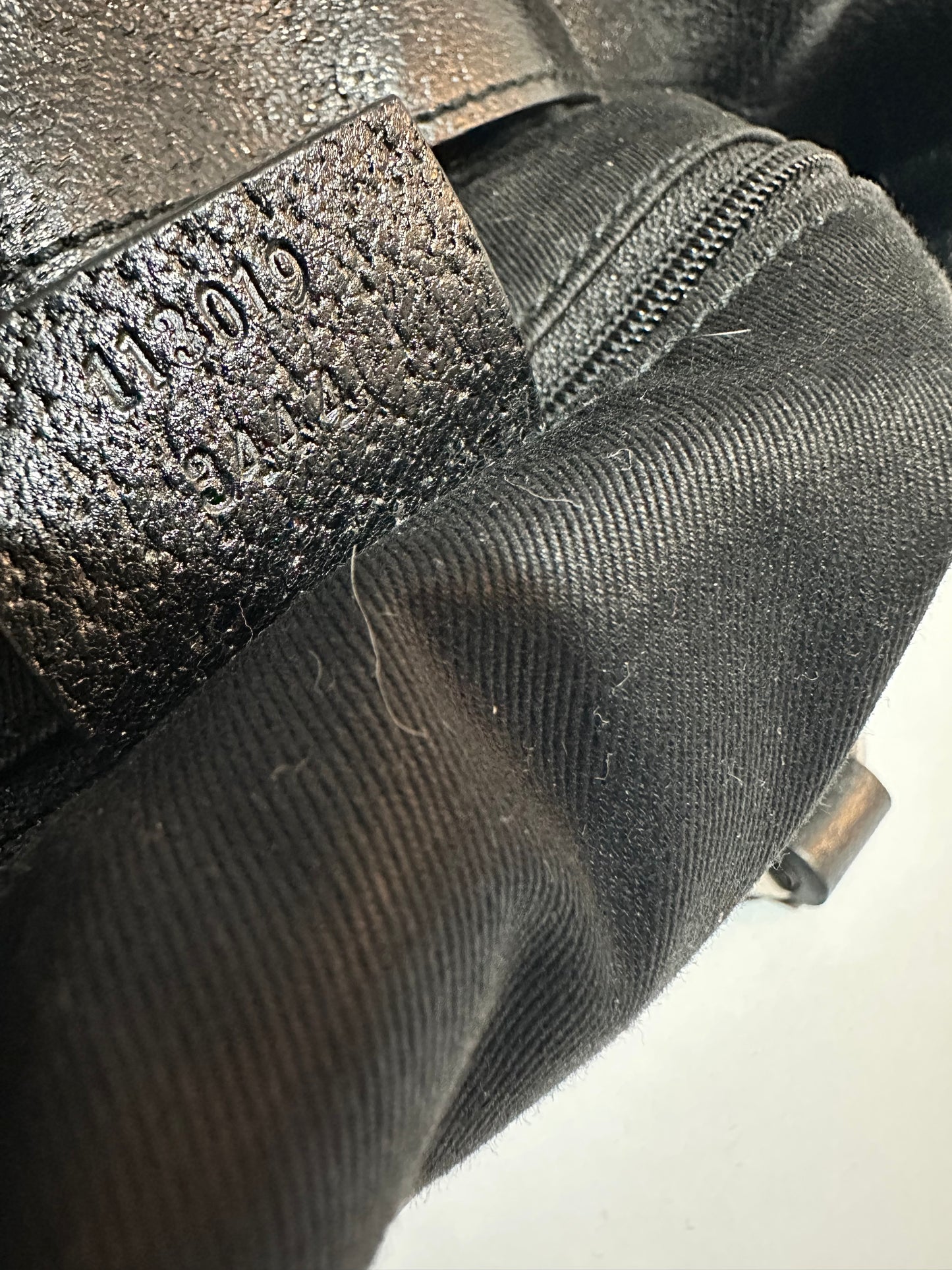 GUCCI 
Monogram Medium Tote Black