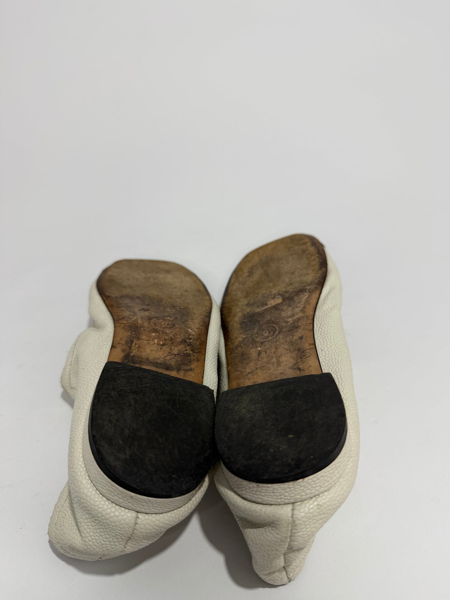 CHANEL
Calfskin Mary Jane Flats 36 White Black