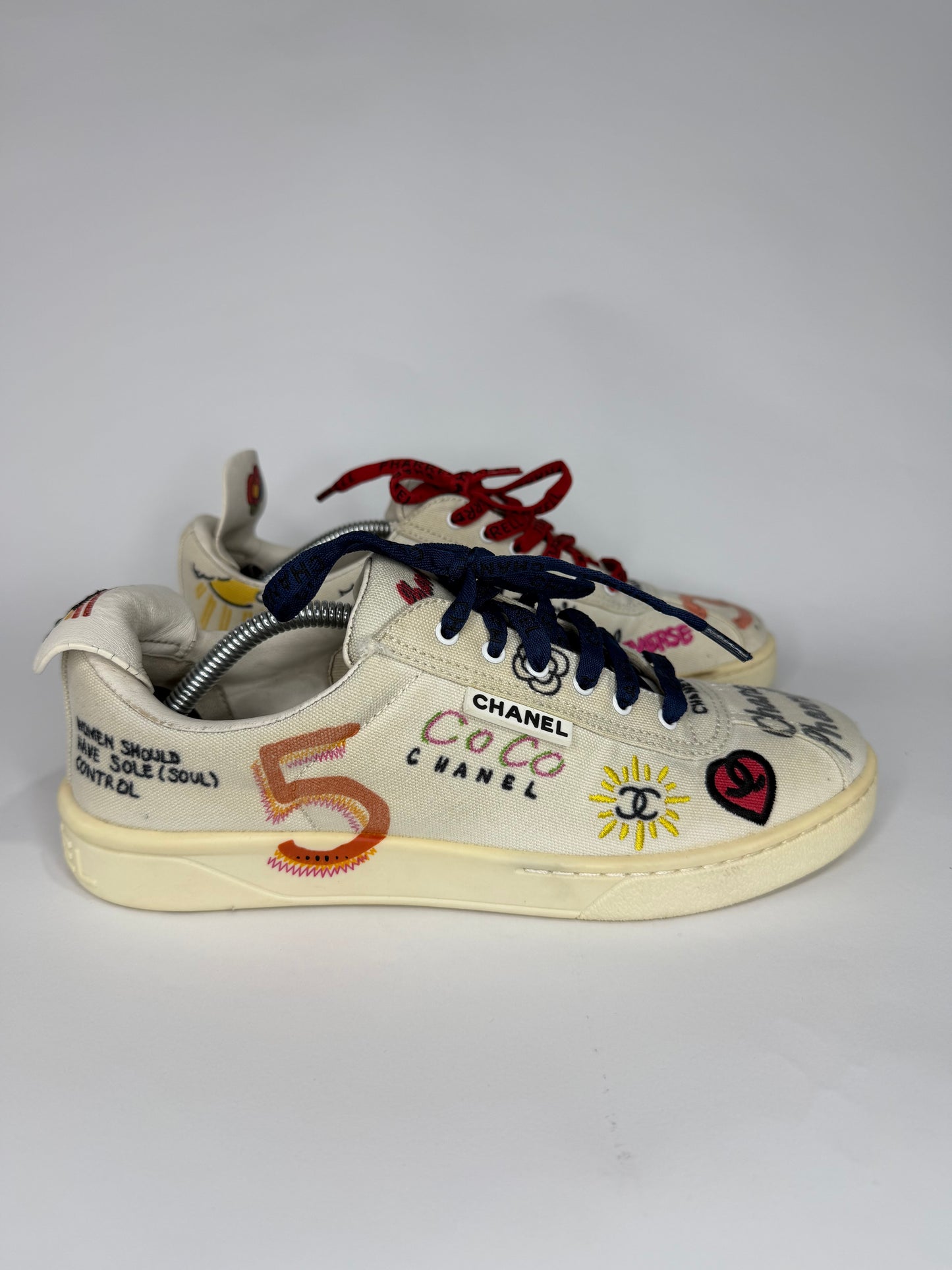 Chanel x Pharrell White Canvas Graffiti Low-Top Sneakers Size 39 EU/ 9 US / 6 UK