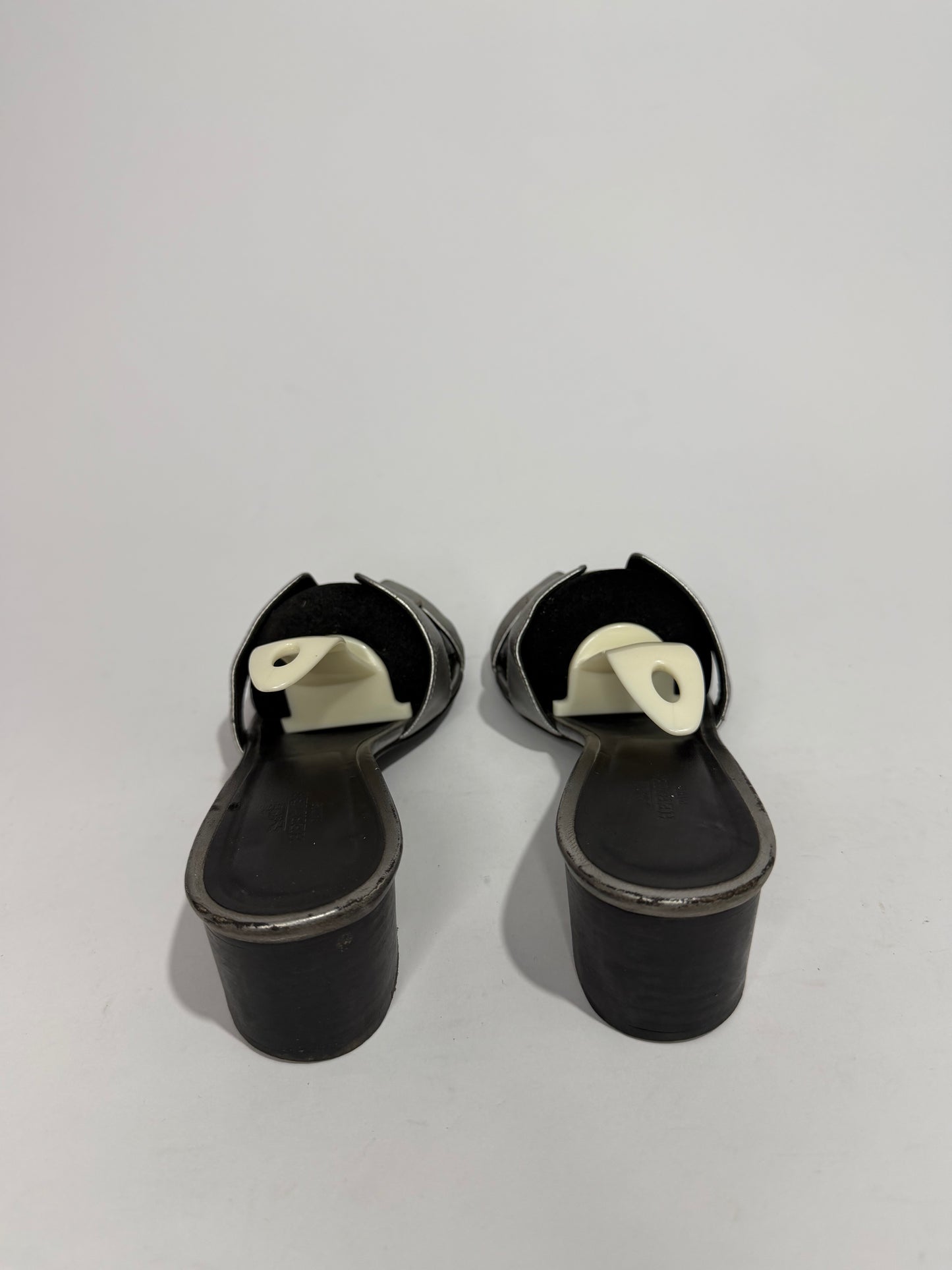 Hermés Metallic Grey Leather Oasis Slide Sandals Size 38 EU/ 8 US/ 5 UK