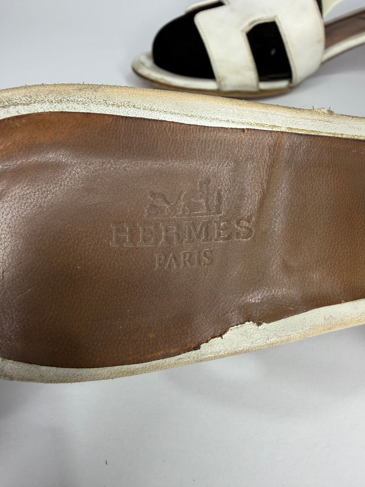 Hermes White Leather Oasis Slide Sandals Size 38.5  EU/ 8.6 US/ 5.5 UK