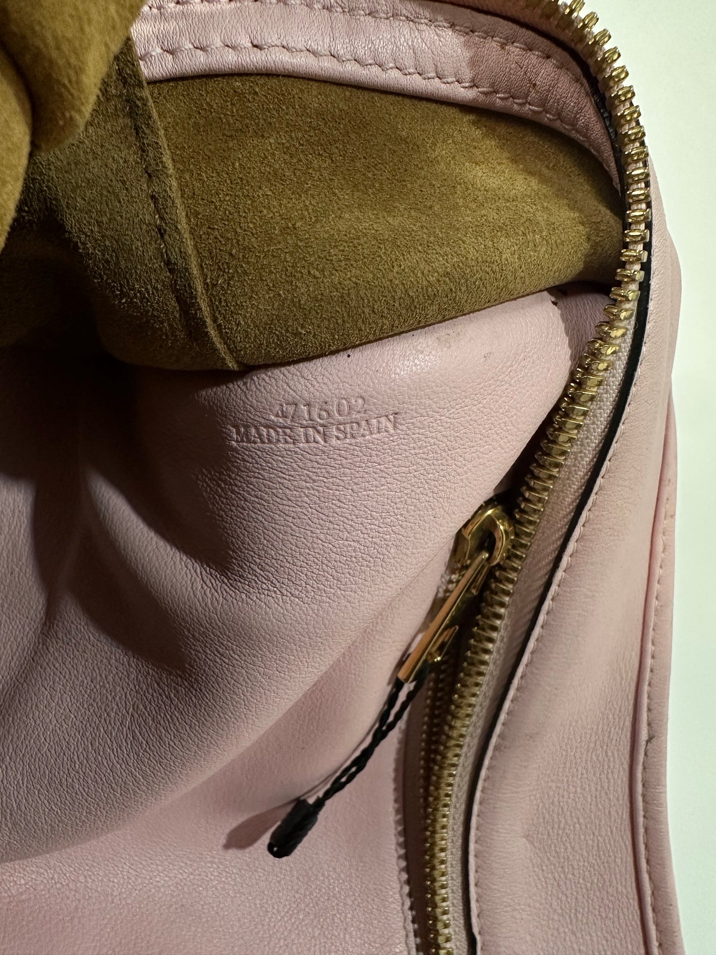 Loewe Pink
Leather Amazona Bag