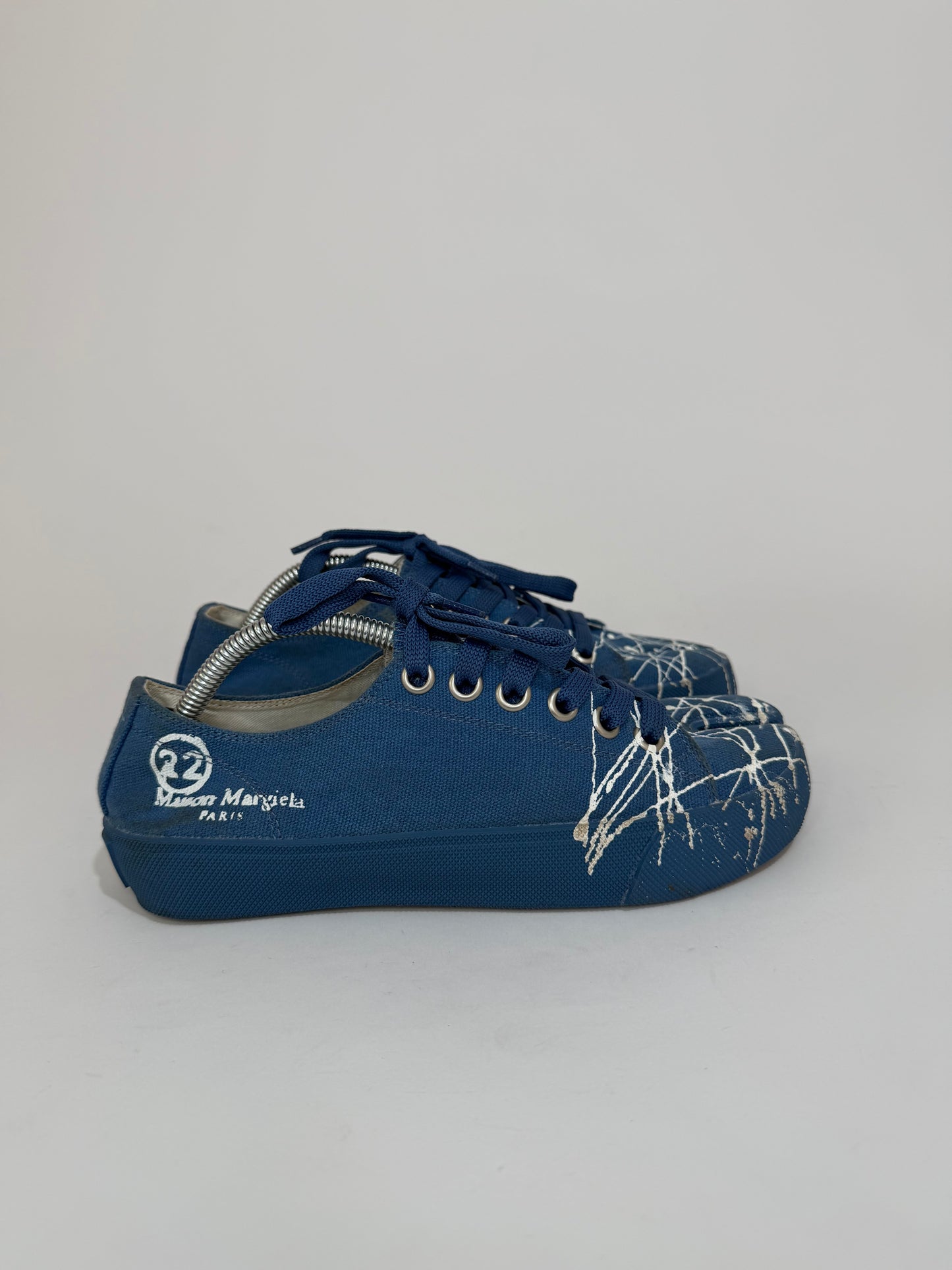 Maison Martin Margiela Blue/White Splatter Canvas Tabi Low Top Sneakers Size 38 EU/ 8 US/ 5 UK