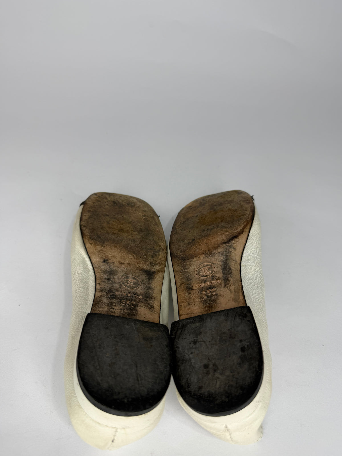 Chanel White/Black Leather CC Mary Jane Flats Size 35 EU/ 5 US
