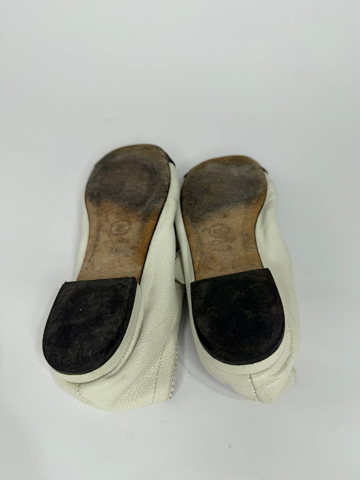 Chanel White/Black Leather CC Mary Jane Flats Size 36 EU/ 6 US/ 3 UK