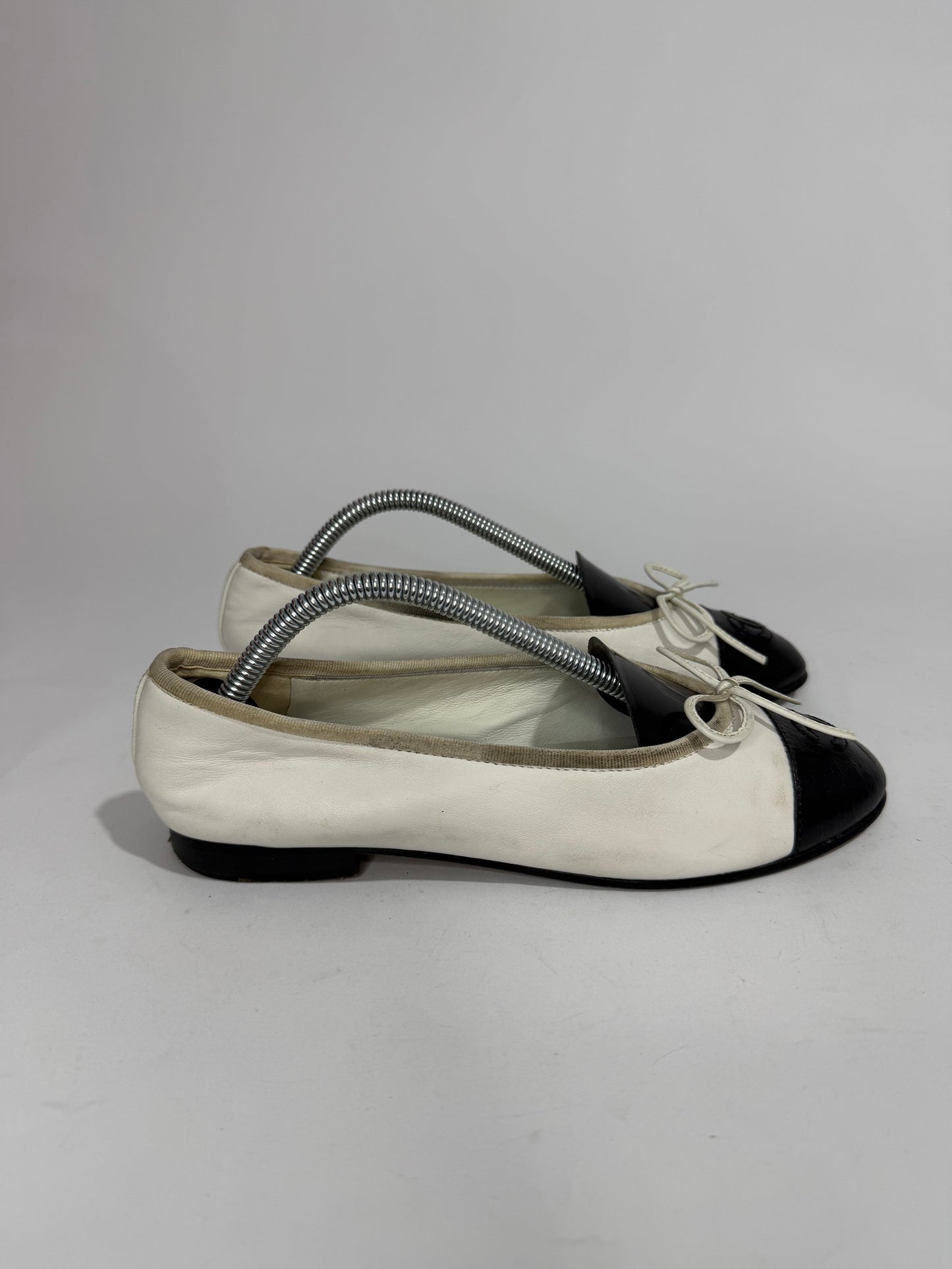 CHANEL White Lambskin CC Ballerina Flats Size 35 EU