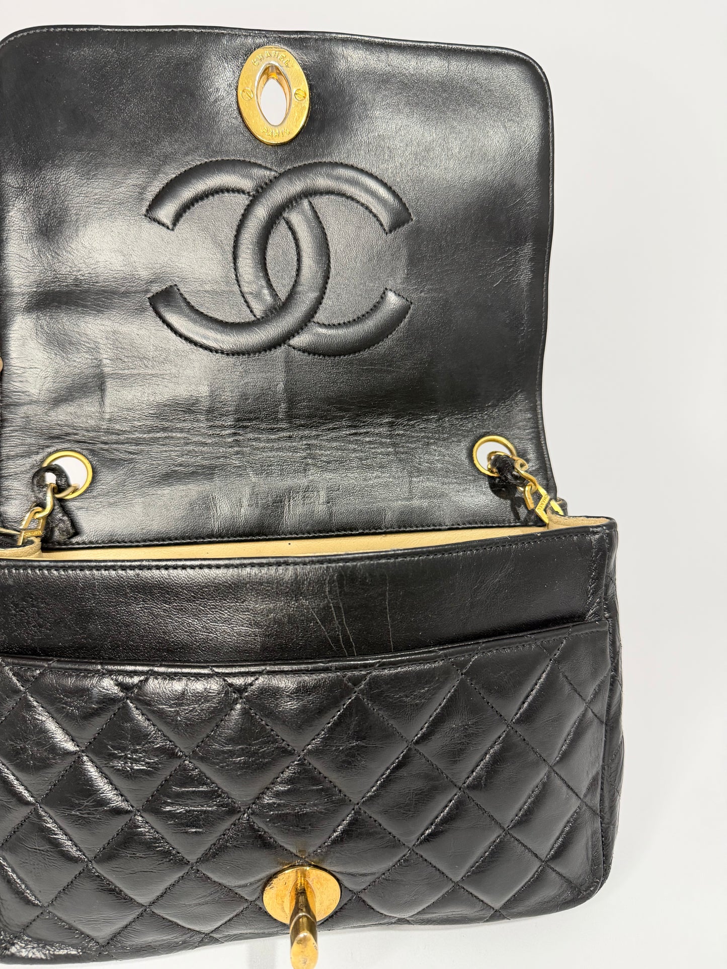 Chanel Classic Full Flap shoulder bag in black quilted lambskin leather, GHW