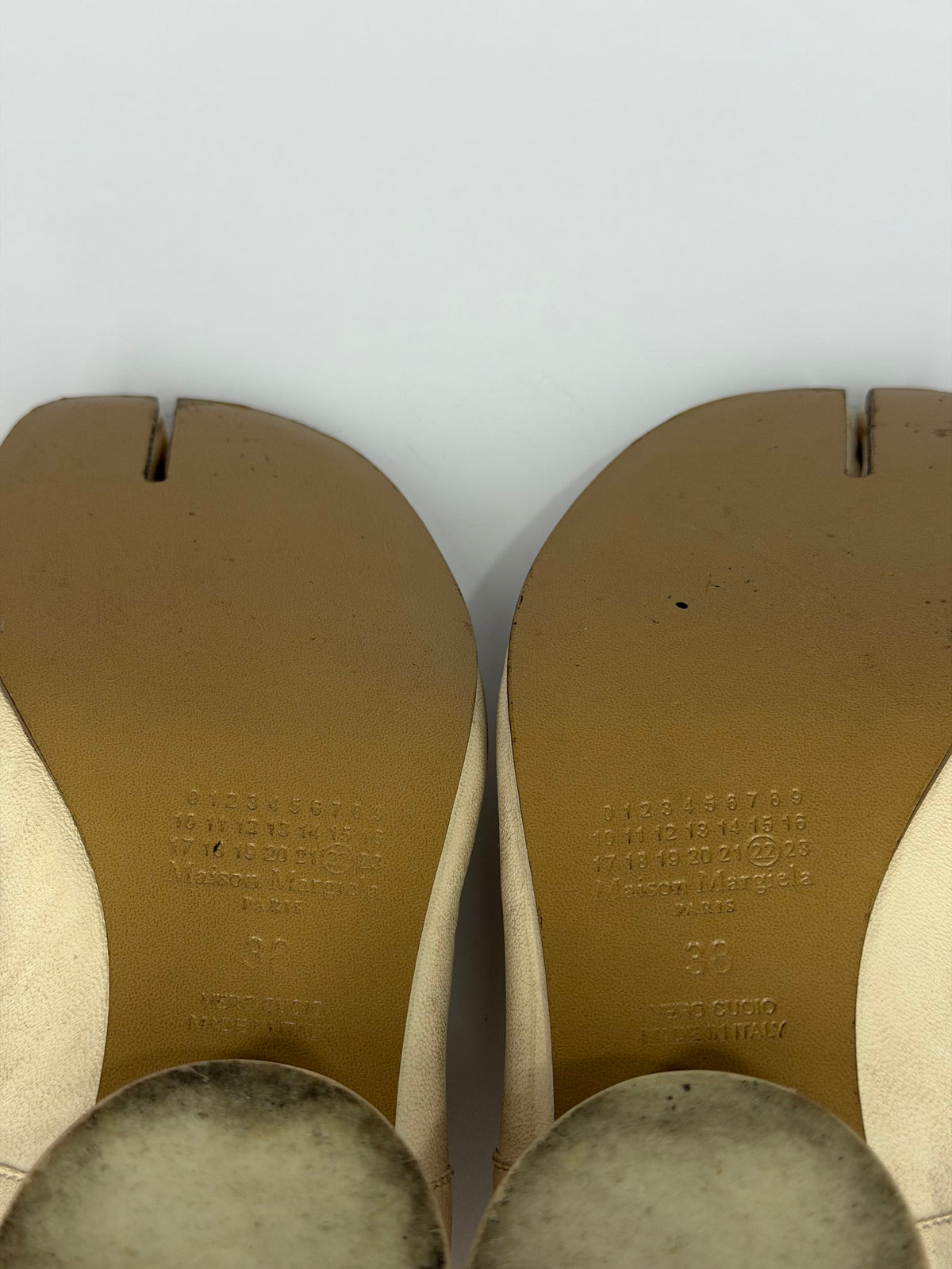 Maison Margiela
Tabi Bow Accents Pumps Size 38 EU/ 8 US