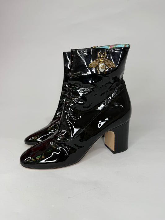 Gucci
Lois Patent Leather Bee Boots
Size 37.5 EU/ 7.5 US/ 4.5 UK