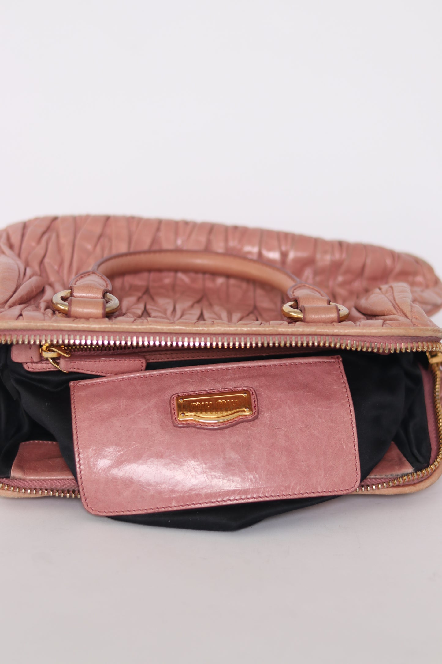 MIU MIU 
Nappa Matelasse Top Handle Bowler Rosa
