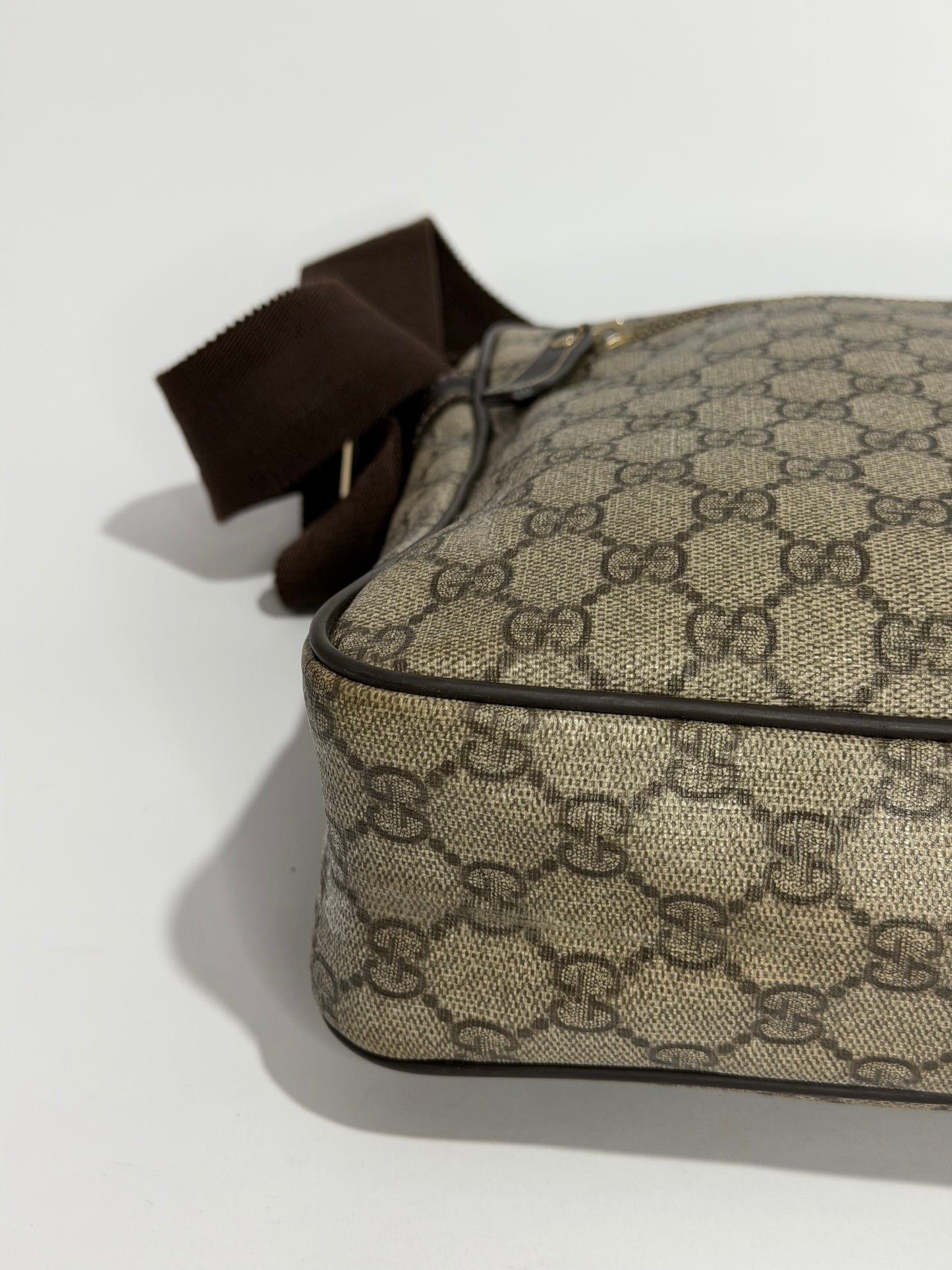 Gucci
GG Supreme Messenger Bag