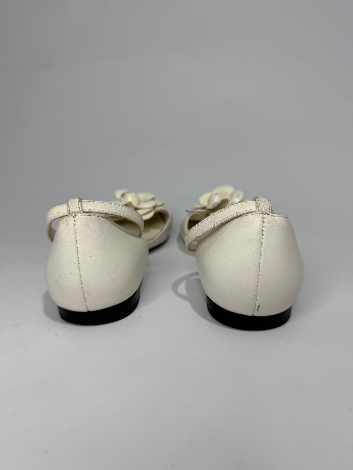 CHANEL
Lambskin Patent Calfskin Cap Toe Camellia Mary Jane Flats 37.5 White Black