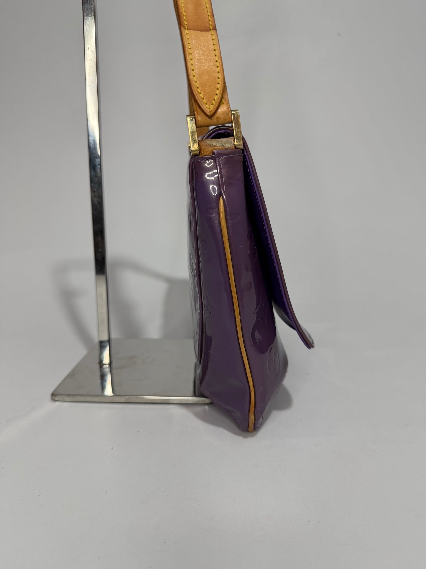 LOUIS VUITTON
Vernis Thompson Street Purple