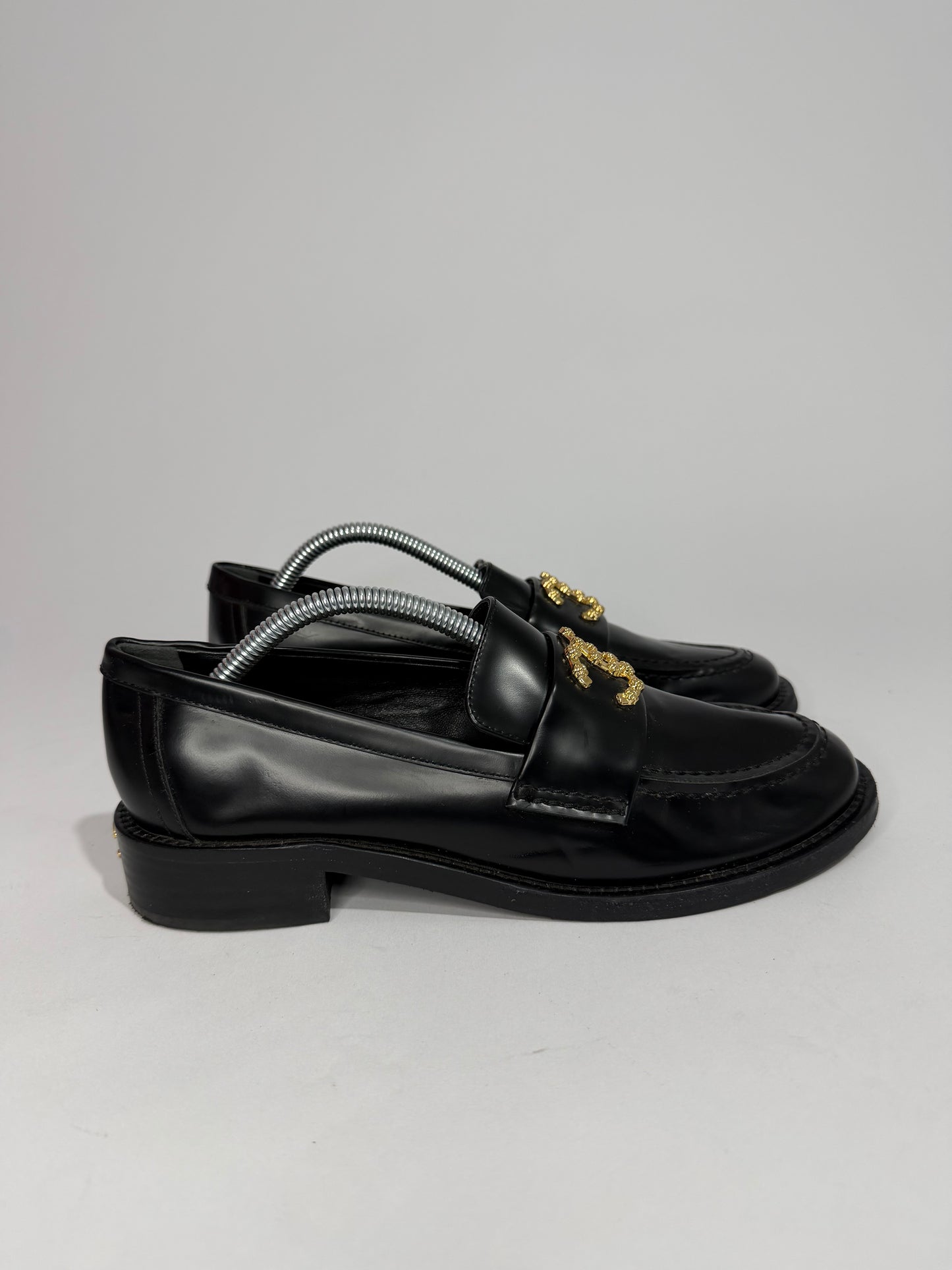 Chanel
Interlocking CC Logo Loafers
Women's Size