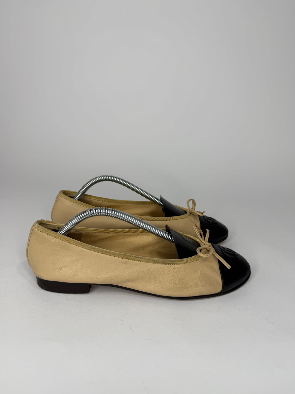 CHANEL Beige/Black Lambskin Leather CC Ballet Flats Size 36 EU/ 6 US