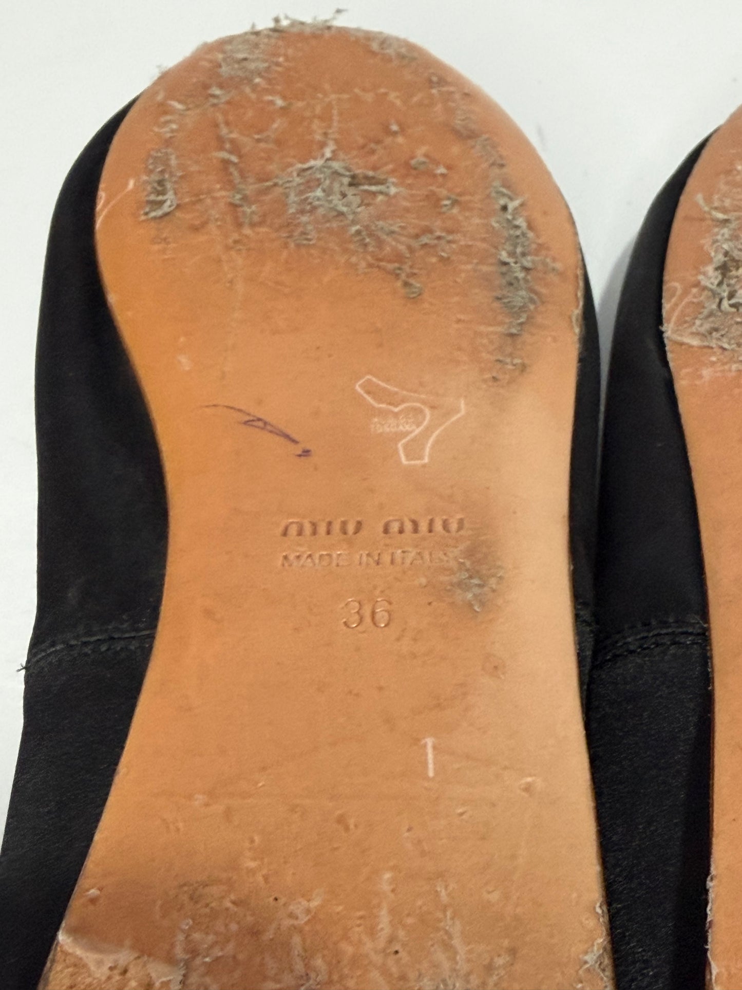 MIU MIU
MIU MIU LOGO-STRAP BALLET FLATS BLACK Size 36 EU/ 6 US