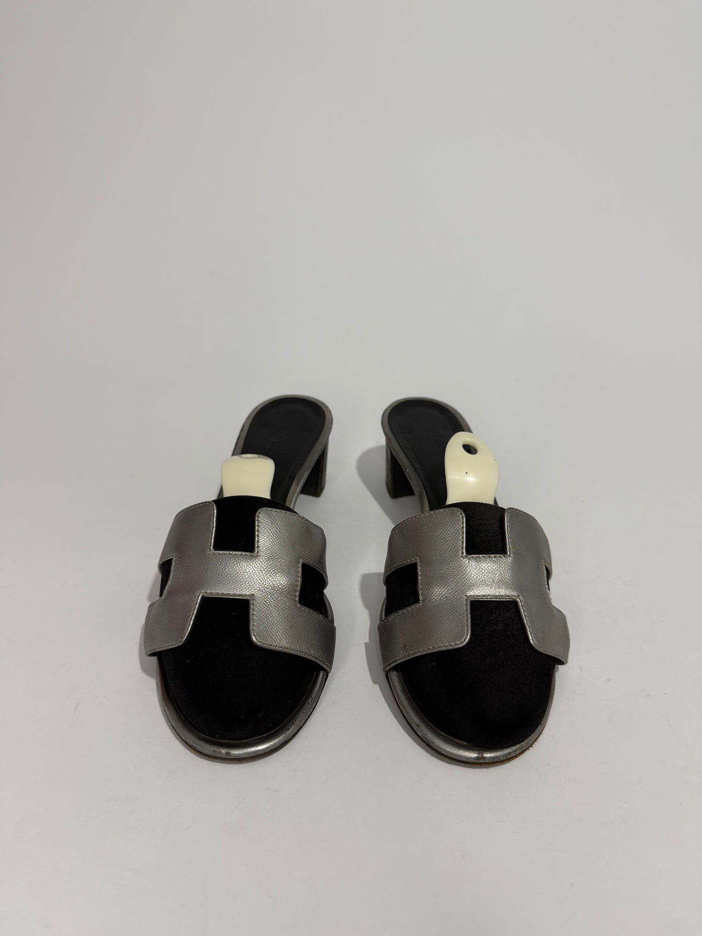 Hermés Metallic Grey Leather Oasis Slide Sandals Size 38 EU/ 8 US/ 5 UK