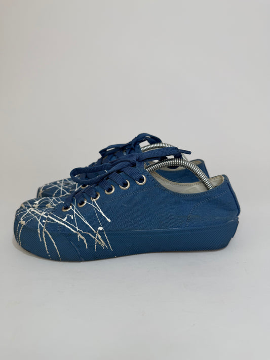 Maison Martin Margiela Blue/White Splatter Canvas Tabi Low Top Sneakers Size 38 EU/ 8 US/ 5 UK