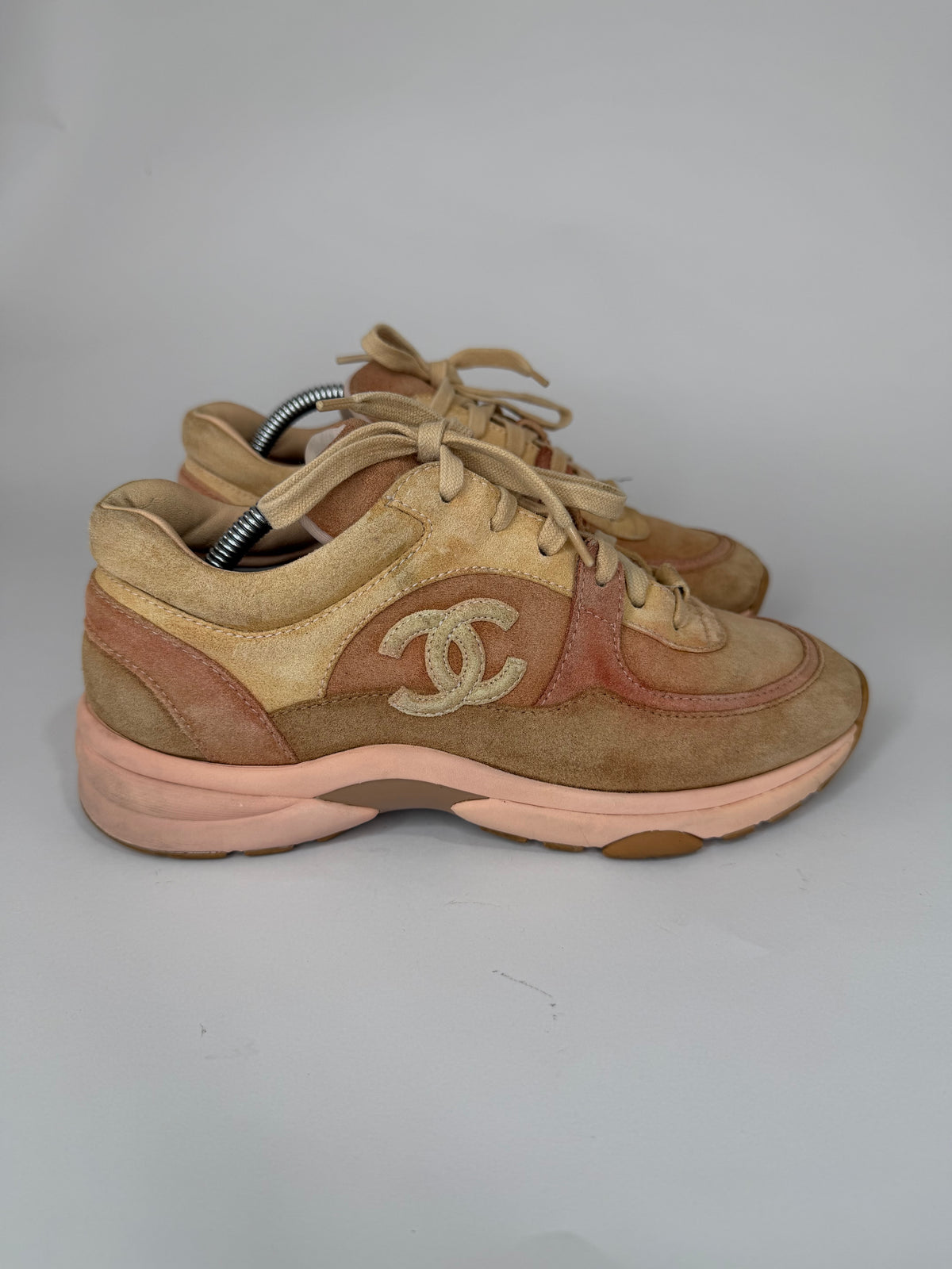 Chanel
Interlocking CC Logo Suede Sneakers
Women's Size 36.5 EU/ 6.5 US/ 3.5 UK