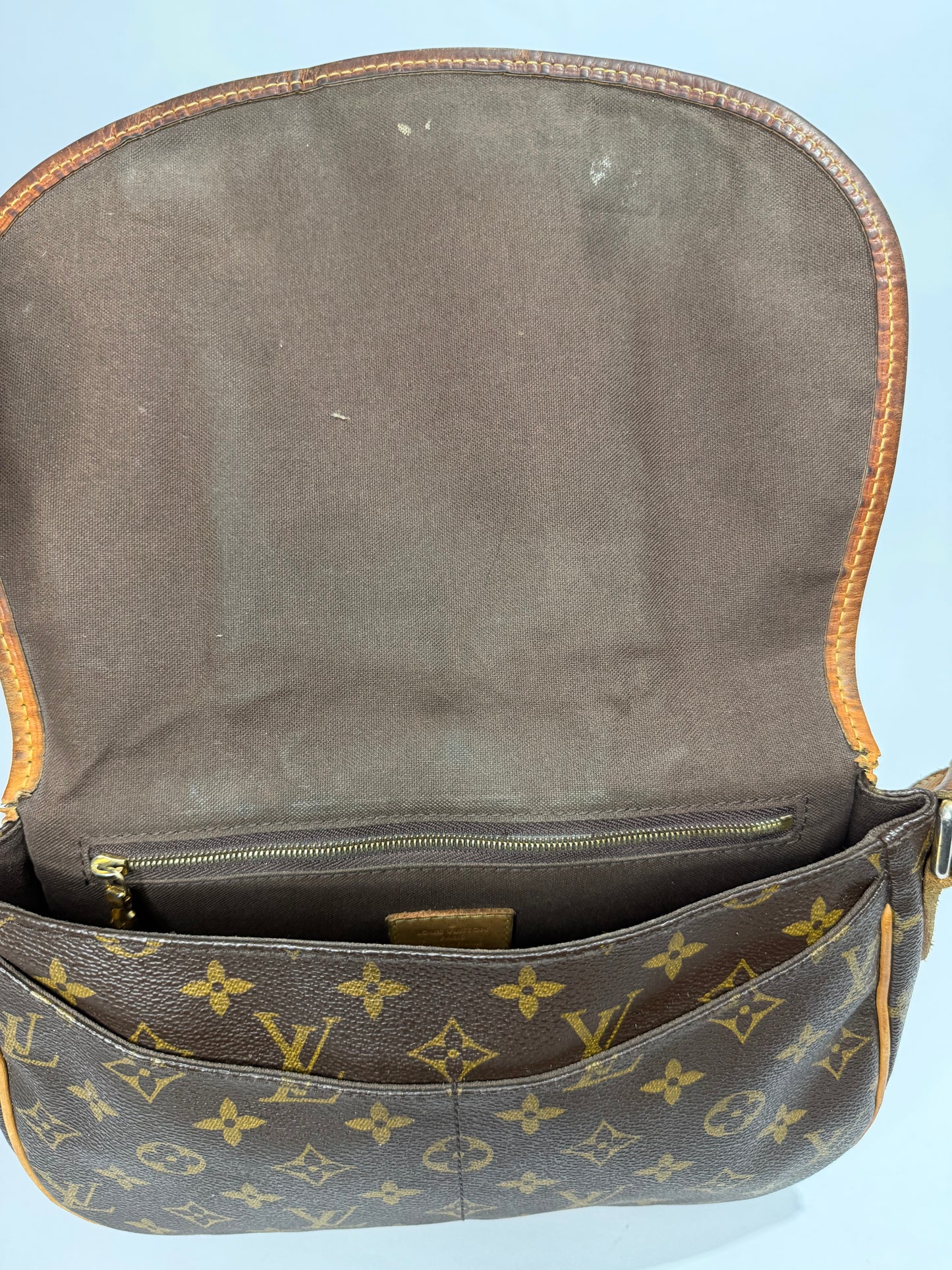 Louis Vuitton
Monogram Menilmontant PM