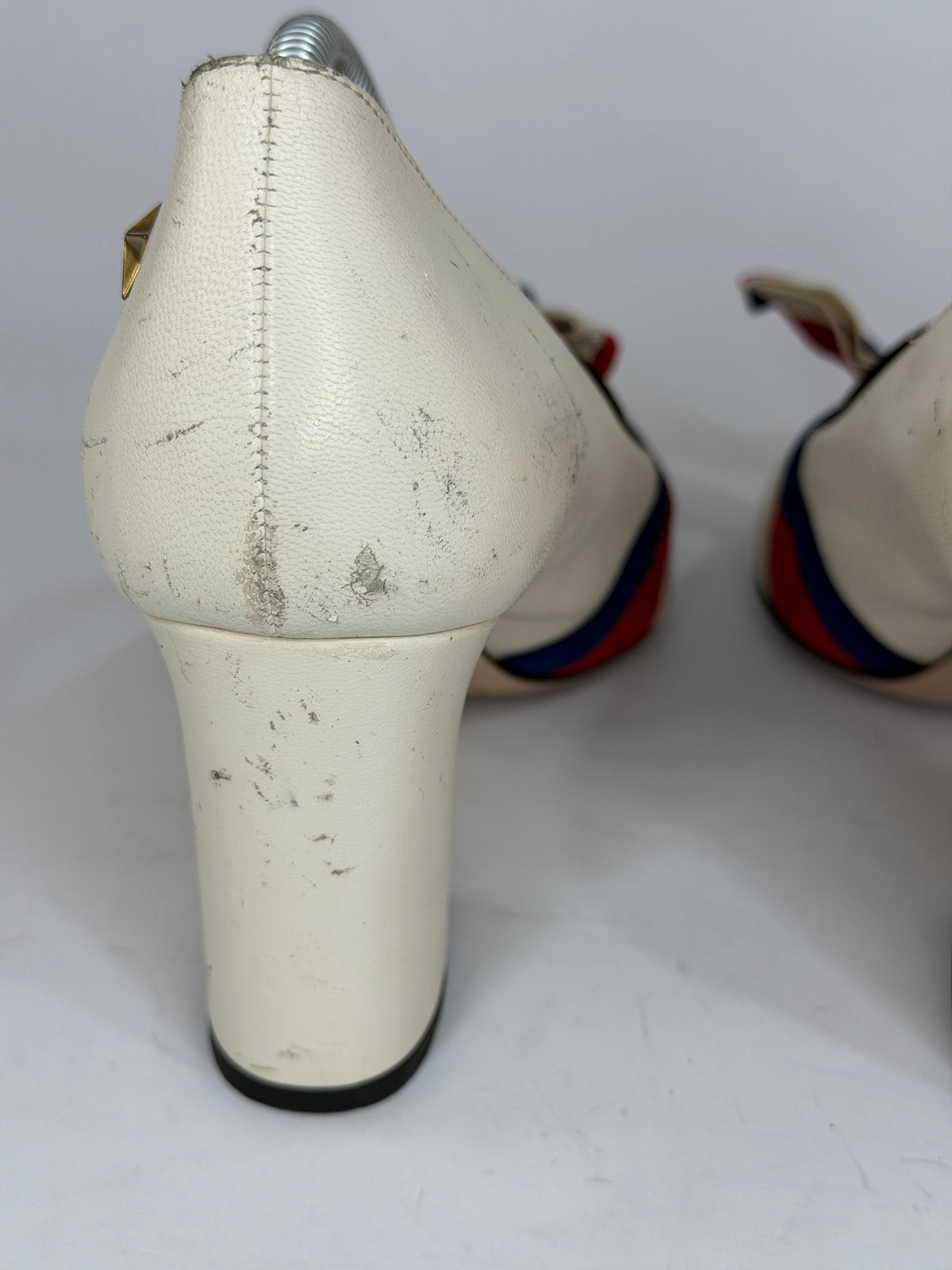 GUCCI
White Leather Vintage Web Bow Pumps Size 36.5 EU/ 6.5 US/ 3.5 UK