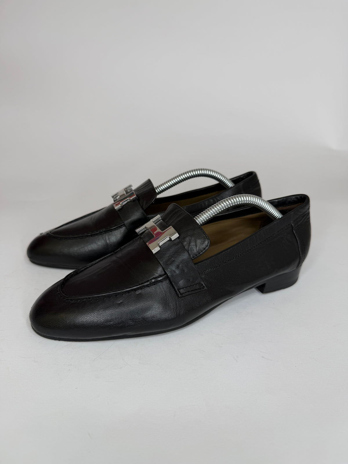 Hermès
Paris H Logo Loafers
Women's Size 36 EU/ 6 US / 3 UK