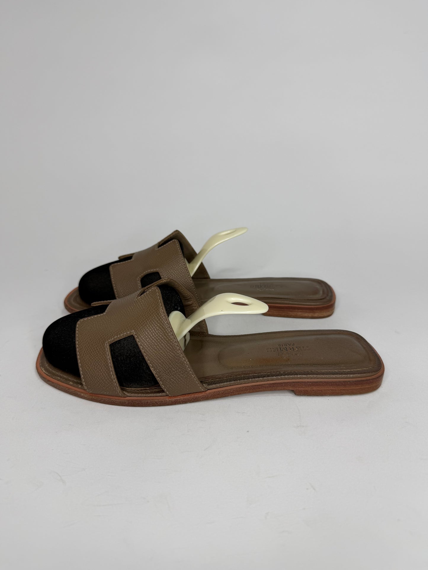 HERMES Grey Epsom Oran Sandals Size 38 EU/8 US / 5 UK