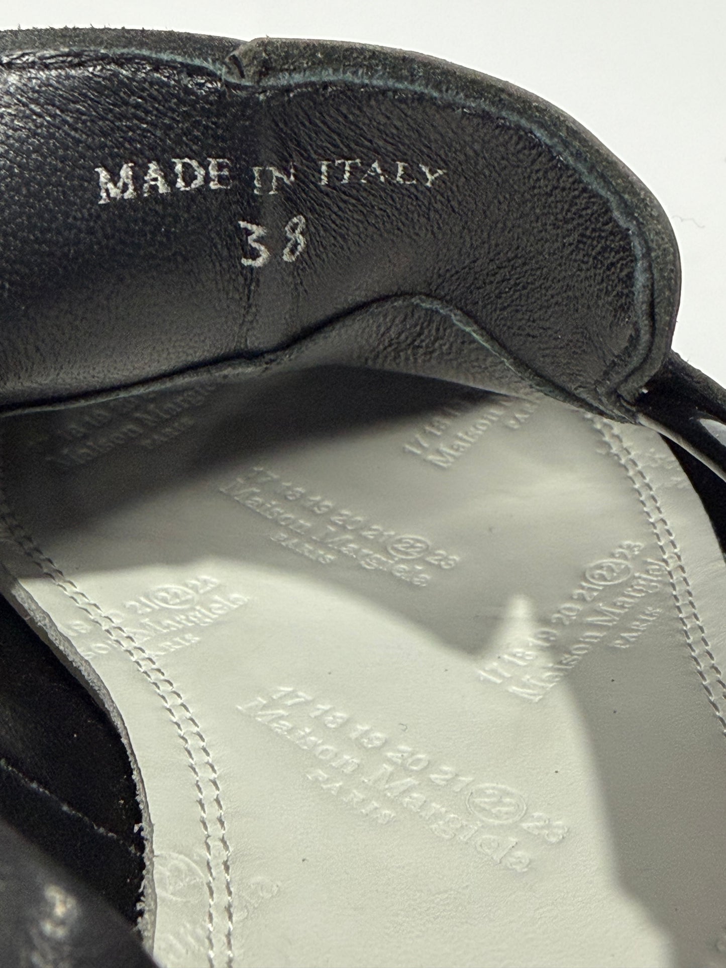 Maison Margeil
Tabi strap split-toe loafers Size 38 EU/ 8 US/ 5UK