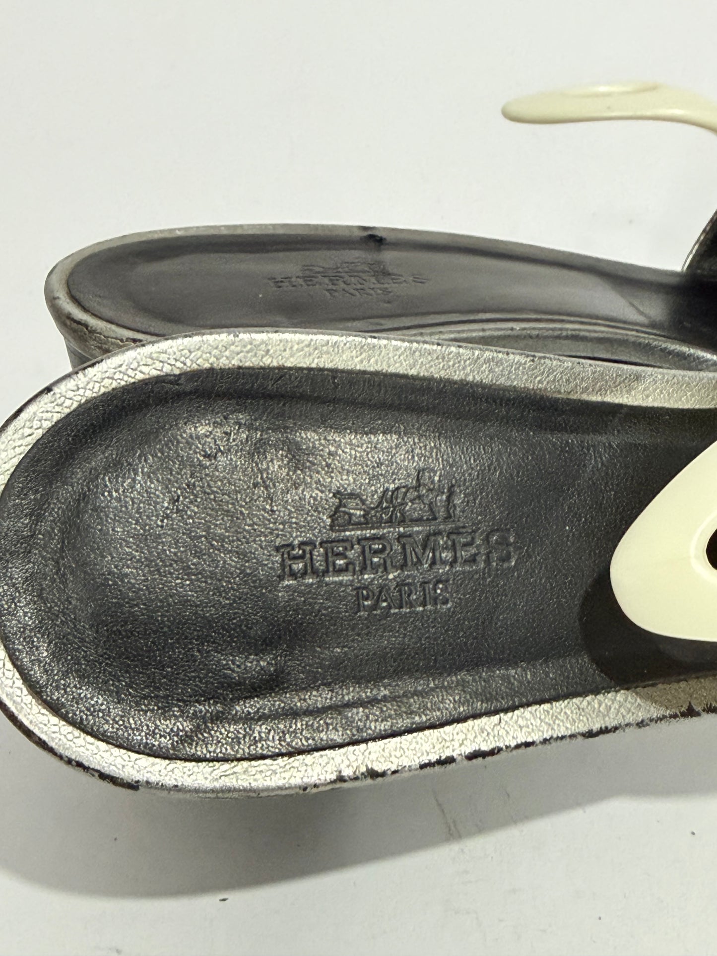 Hermés Metallic Grey Leather Oasis Slide Sandals Size 38 EU/ 8 US/ 5 UK