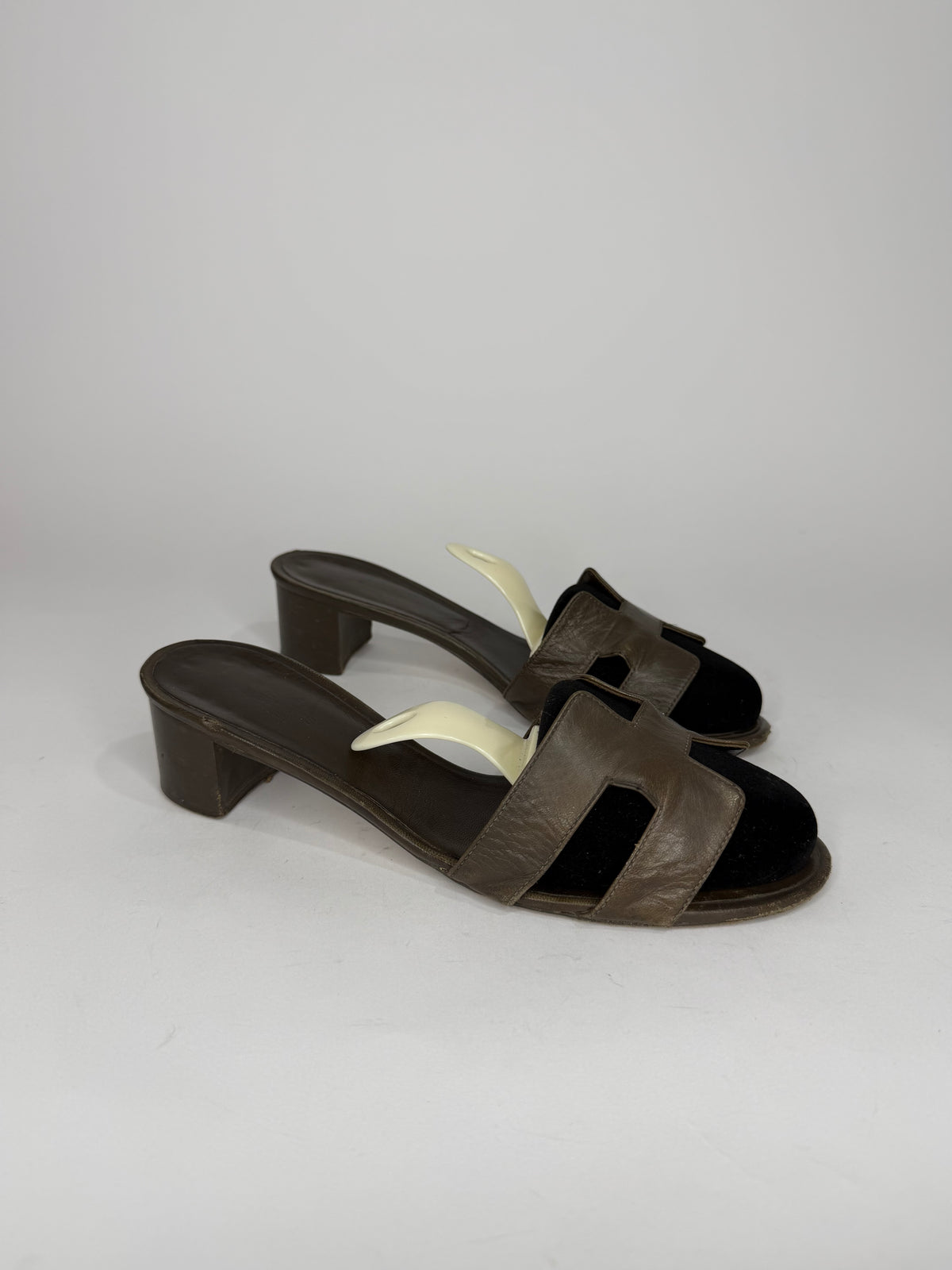 Hermes Gray Leather Oasis Slide Sandals Size 40.5 EU/ 10.5 US/ 7.5 UK