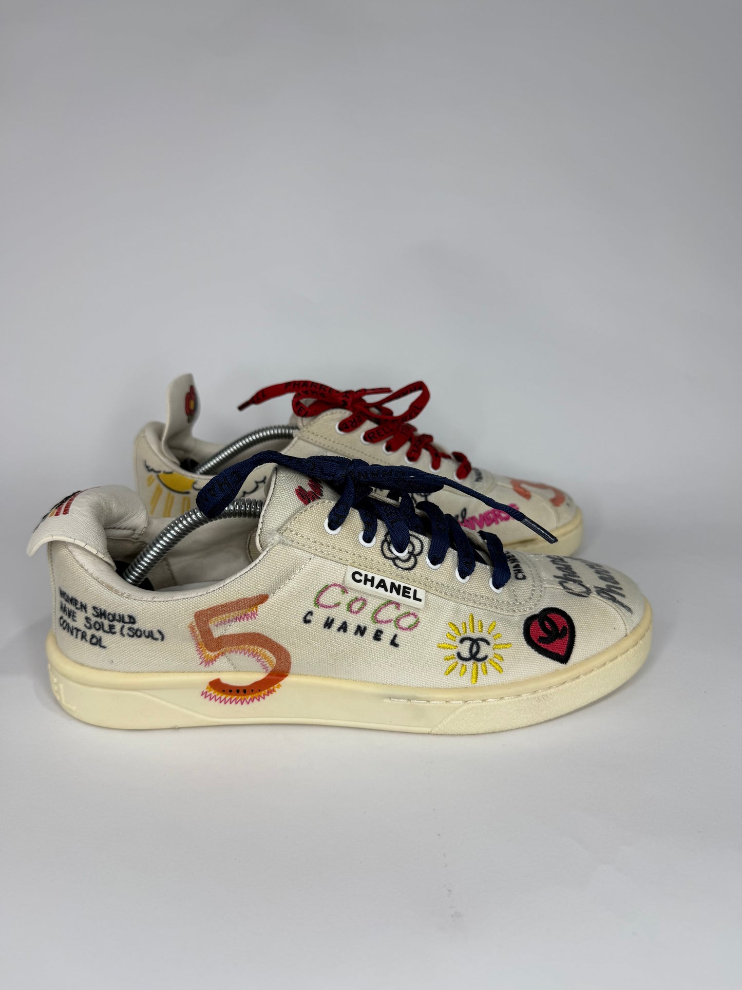 Chanel x Pharrell CC White Canvas Graffiti Print Low Top Sneakers Size 39 EU/ 9 US/ 6 UK